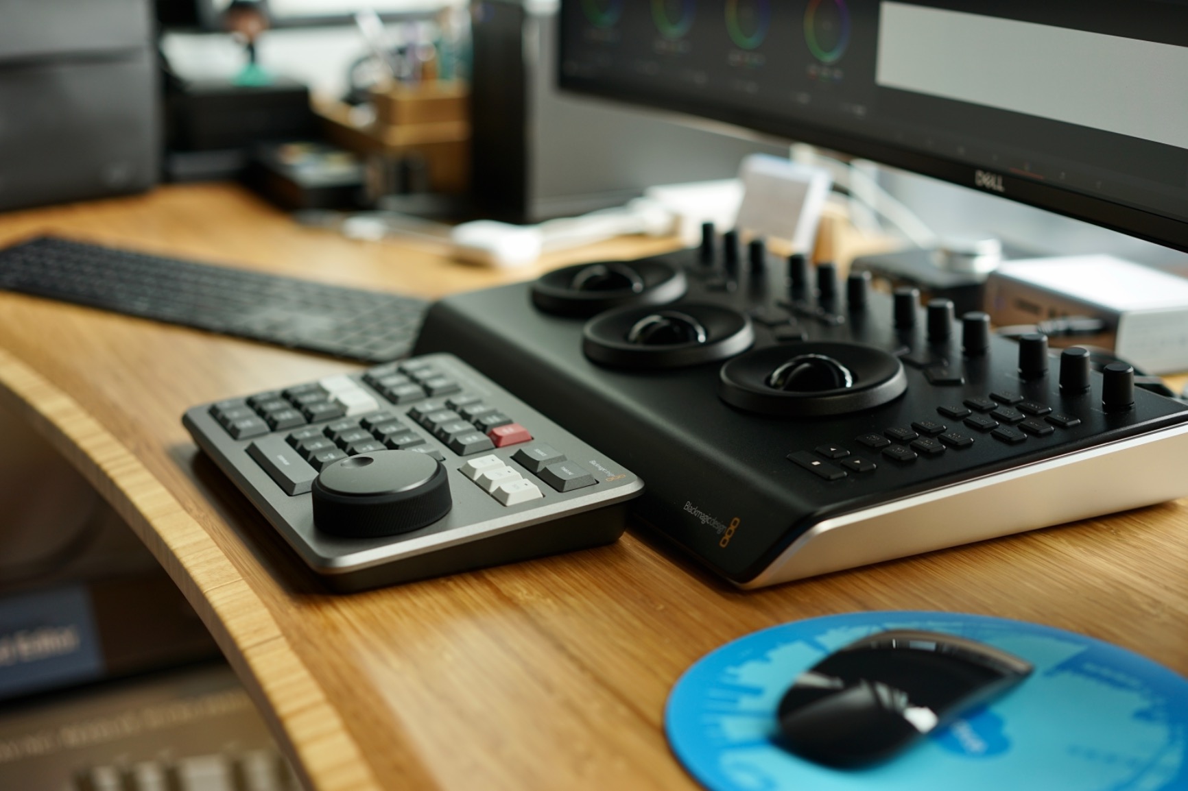 Blackmagic Design Davinci Resolve Speed Editor, Bluetooth & USB-C Editing Keyboard Bundle with Davinci Resolve Studio Activation Card customer photo 1