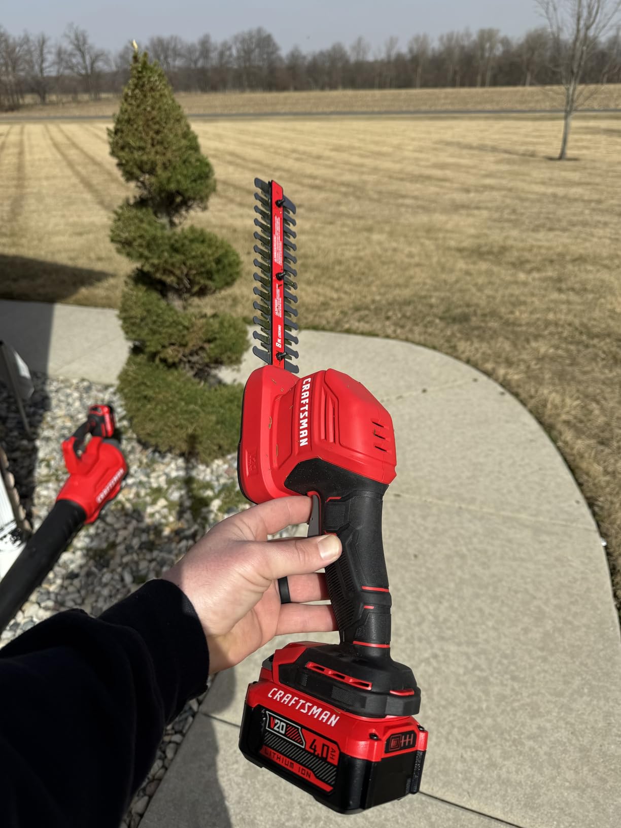 CRAFTSMAN V20 4 In. Cordless Handheld Grass Trimmer and 8 In. Mini Hedge Trimmer, Battery and Charger Included, Rechargeable 2 in 1 Grass Shear and Bush Trimmer (CMCSS800C1) customer photo 2