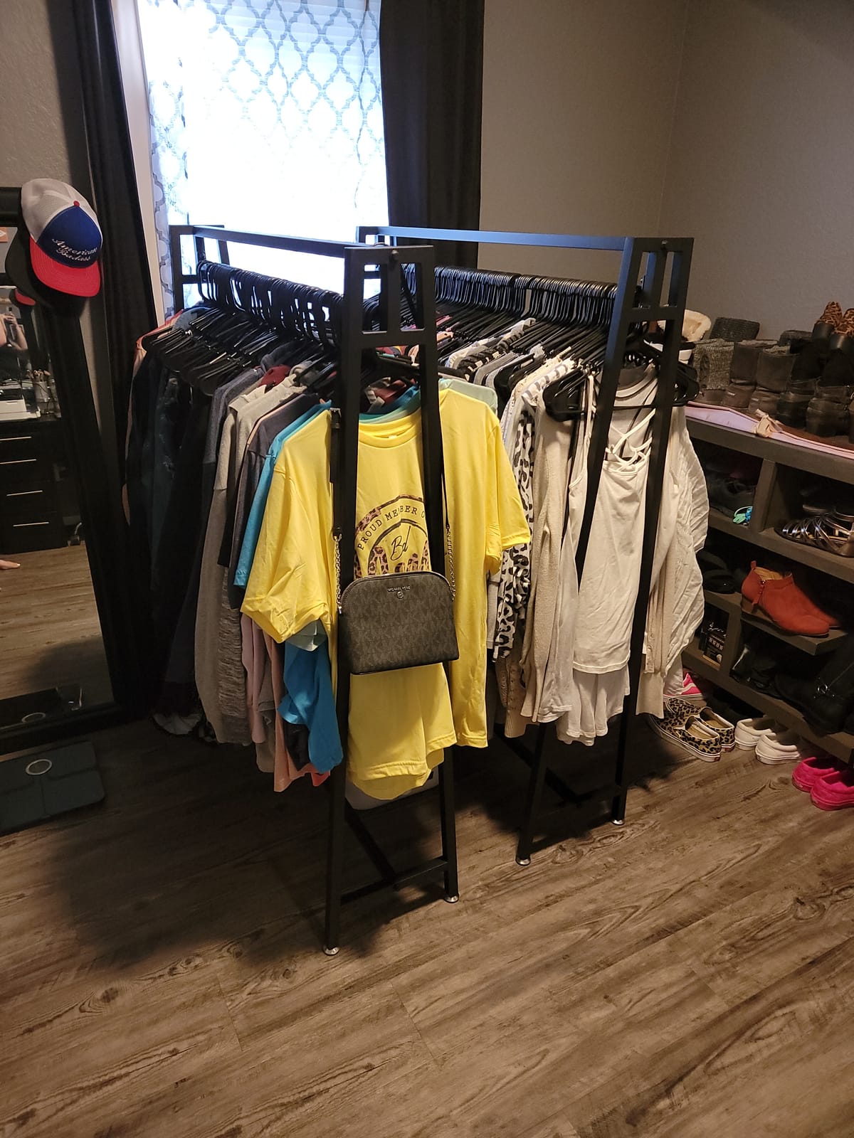HOMEKAYT Gold Clothing Racks for Hanging Clothes,Modern Metal Heavy Duty Garment Rack,Portable Retail Display Rack Iron Clothing Racks 47''L-Gold customer photo 1