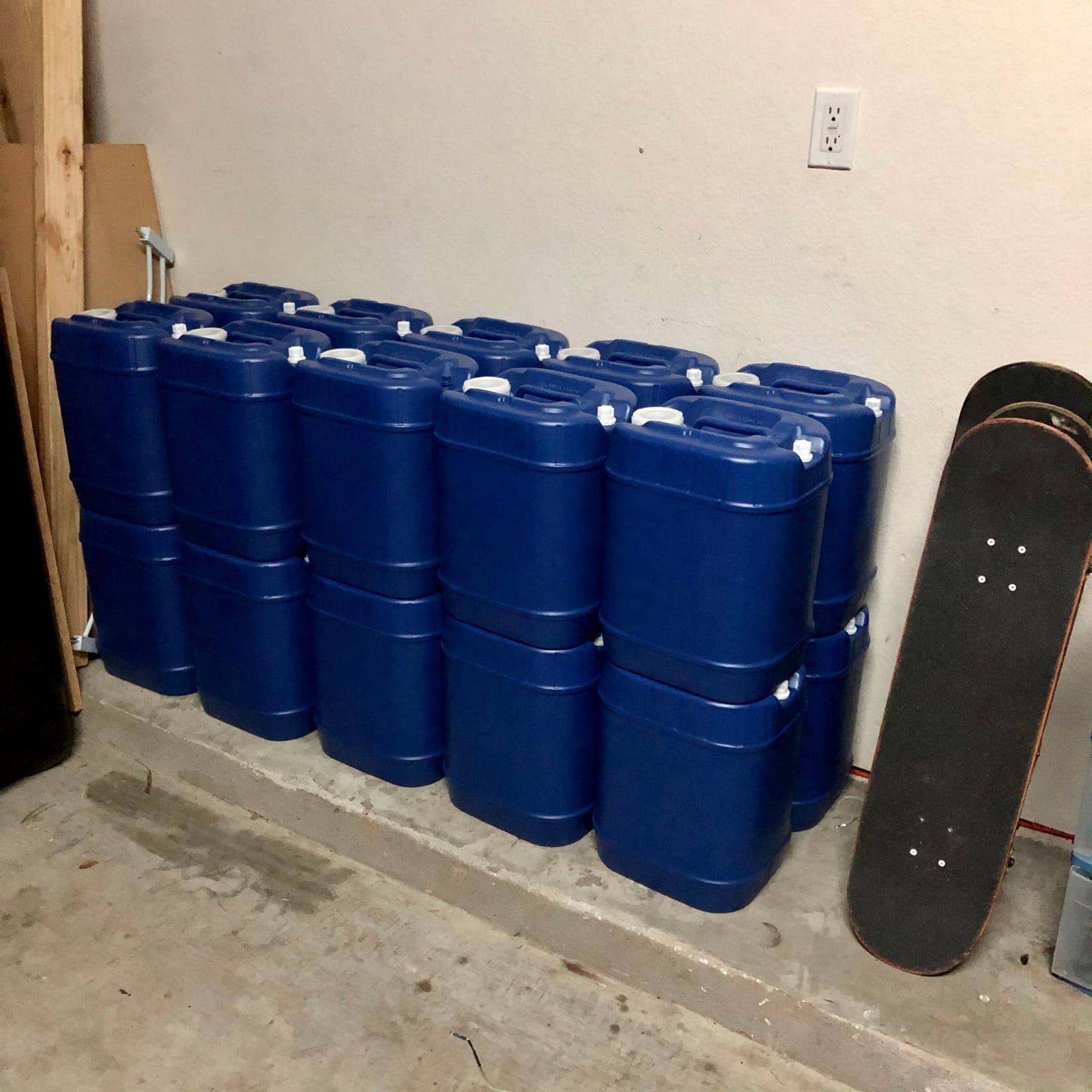 Stackable Water Containers with Lids, 5-Gallon Each, Emergency Kit Including Spigots, Wrench, and Water Preserver, 30 Gallons Total customer photo 2