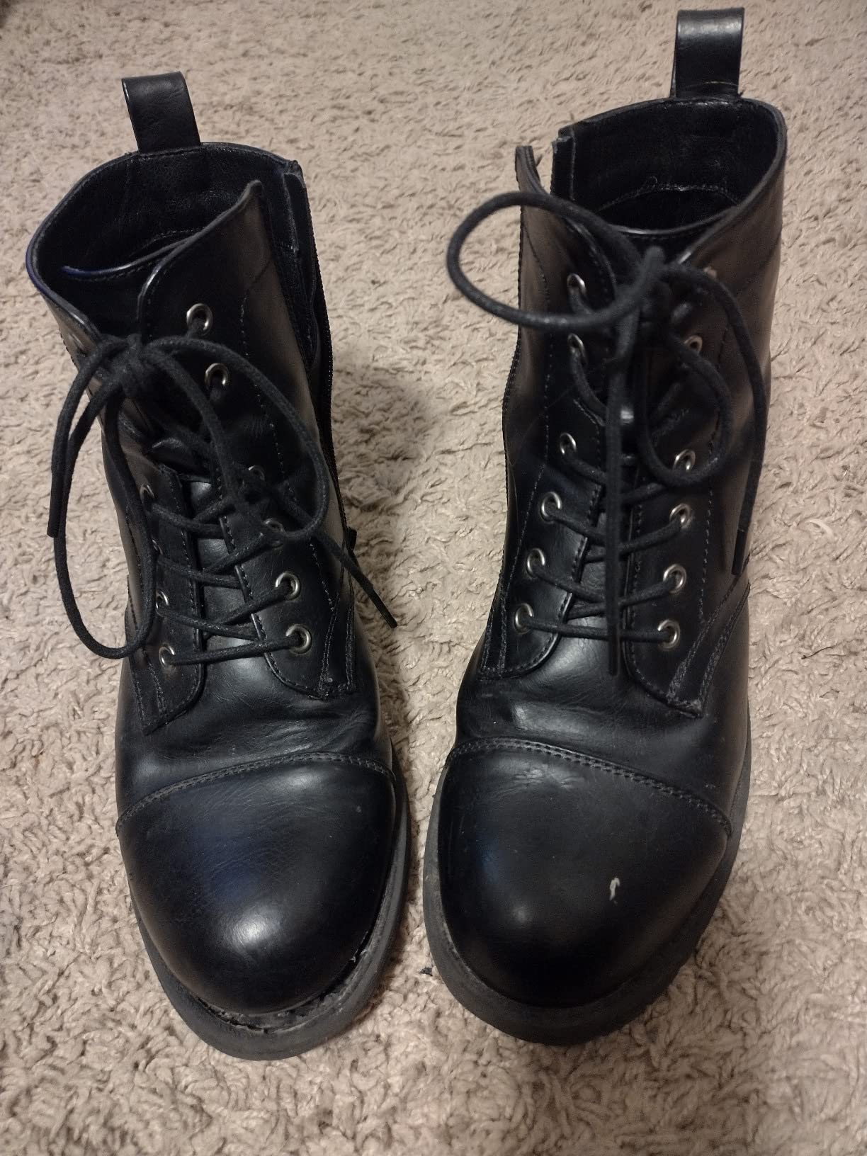 Vepose Women's Lace Up Combat Ankle Boots, Cap Toe Low Block Heel customer photo 1