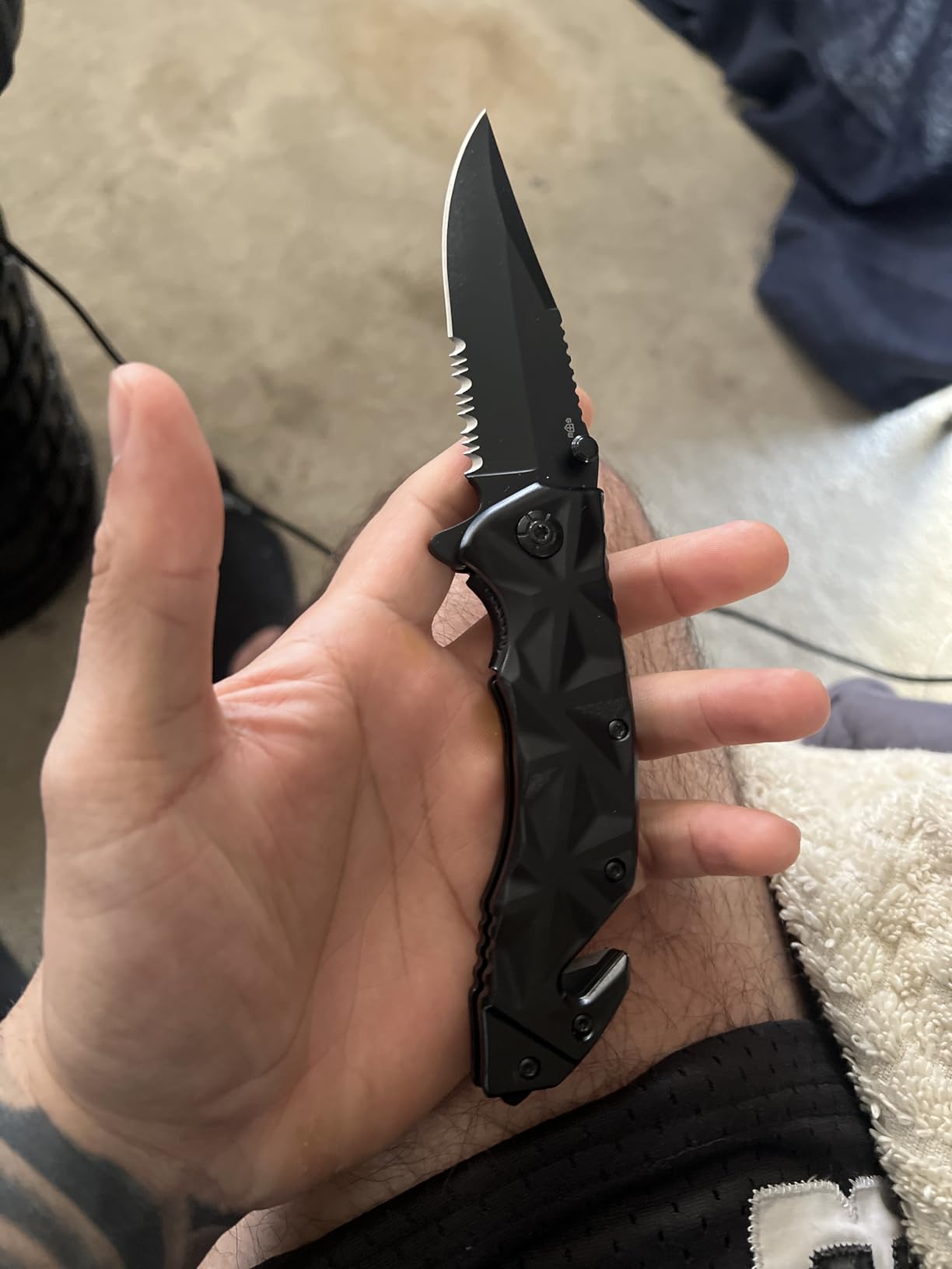 GOOD WORKER Tactical Pocket Knife for Men - Serrated Sharp 3.5