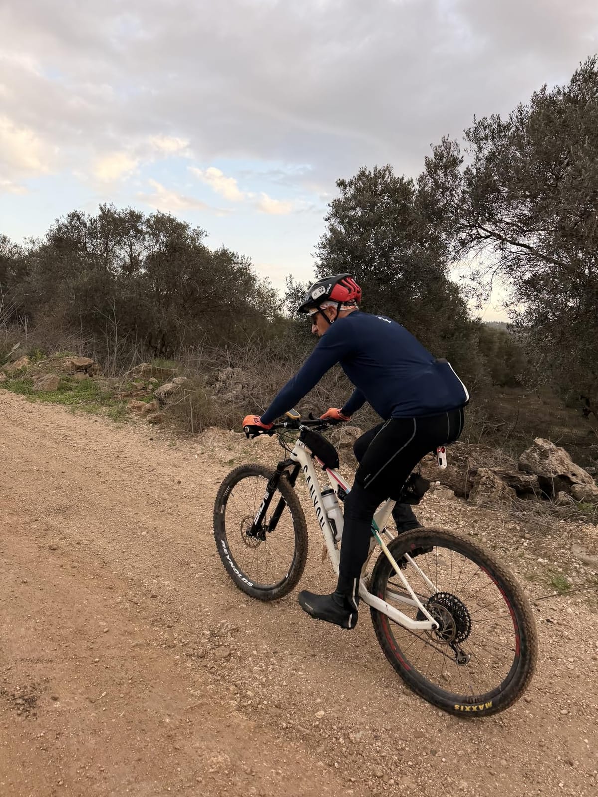 Garmin Edge 1040, GPS Bike Computer, On and Off-Road, Spot-On Accuracy, Long-Lasting Battery customer photo 1