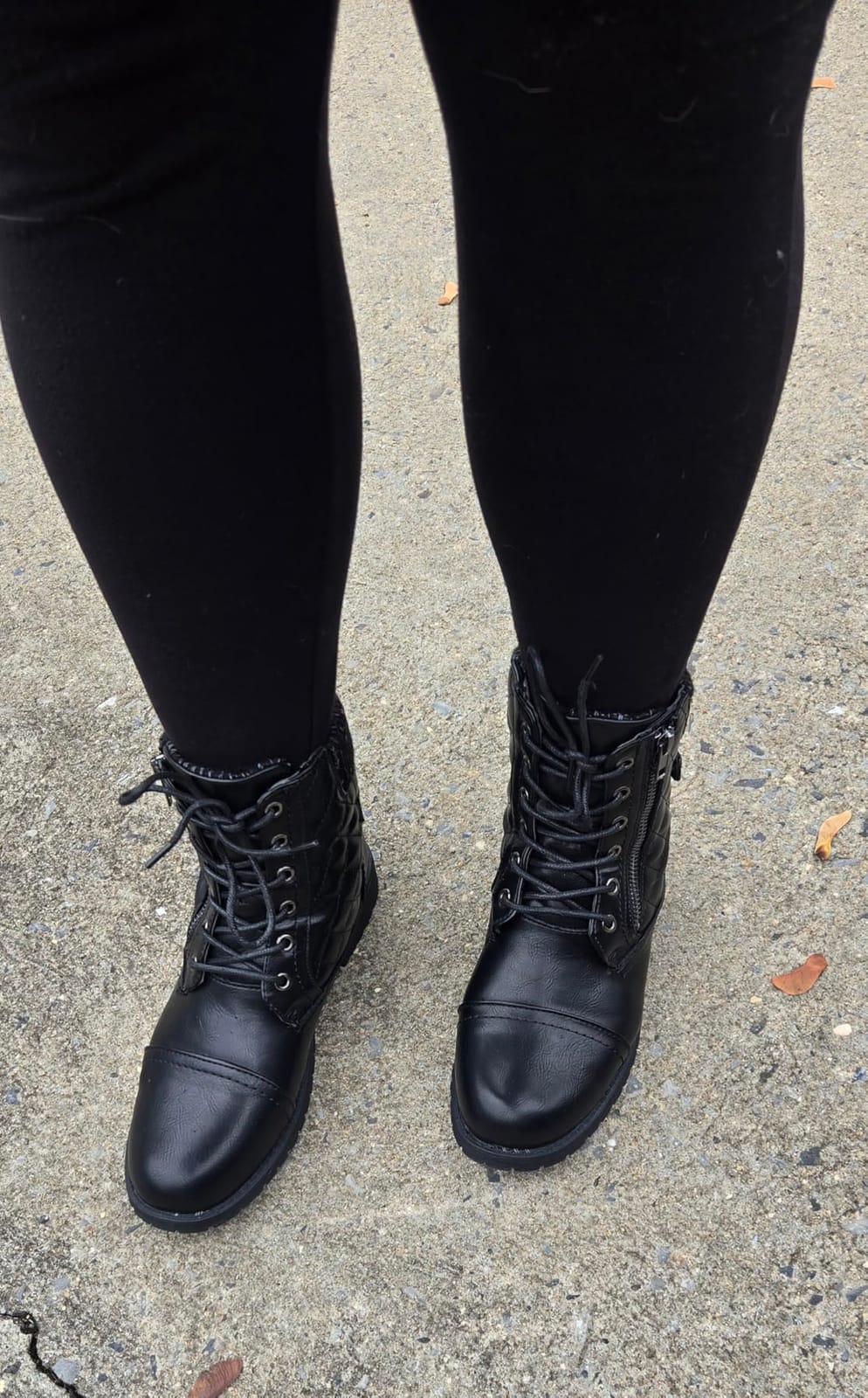 Vepose Women's Combat Ankle Boots, Lace up Low Heel Zipper Short Booties customer photo 1