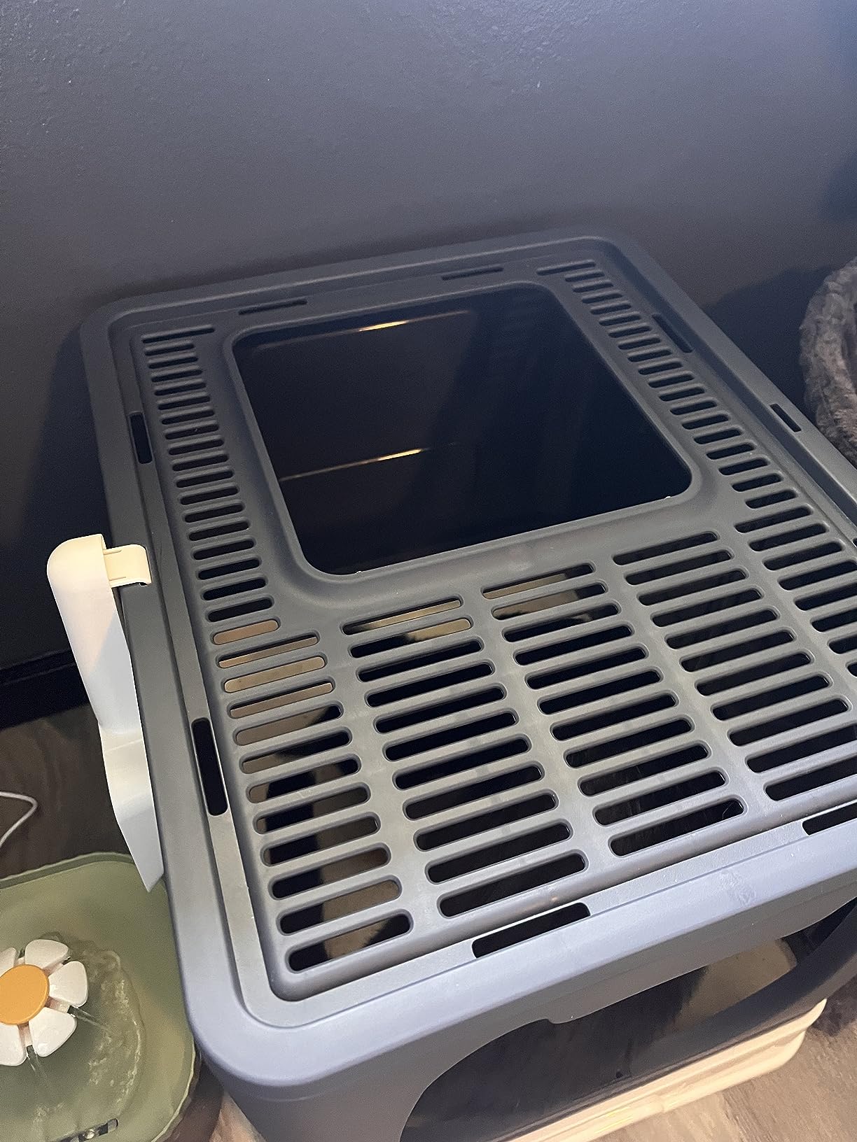 Gefryco Litter Box with Lid for Small to Medium Cats, Enclosed Cat Litter Box with Cover，High Sided Top Entry Cat Box with Brush and Scoop, Cute Kitty Litter Pan with Drawer for Growing Kitten(Black) customer photo 1