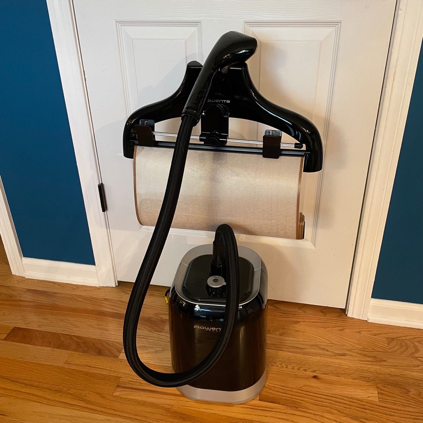 Rowenta Pro Style Standing Steamer 30g/min 45-Sec Heat-Up, 1500W, IS3440 customer photo 1