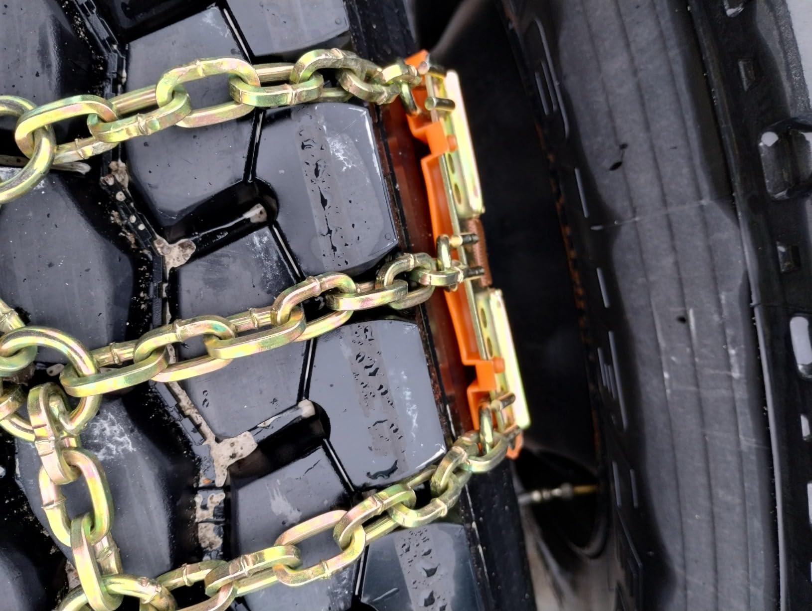 Emergency Snow Chains, Tire Chains with Thickened Manganese Steel for Car Truck SUV in Ice, Sand and Mud(8 Packs, Tire Width 195-235mm) customer photo 2