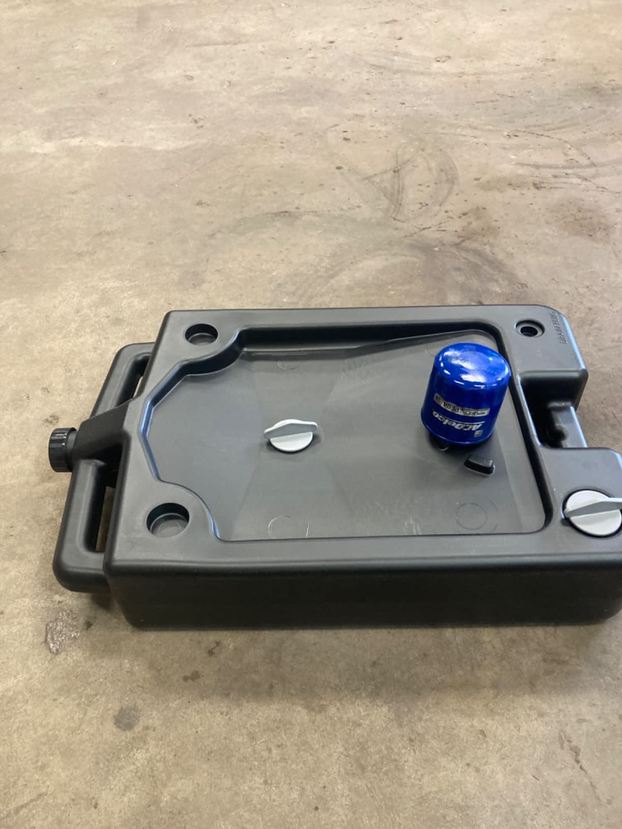 CHAPIN 78005 12-Quart Low-Profile Oil Drain Pan, Splash-Free Design customer photo 2