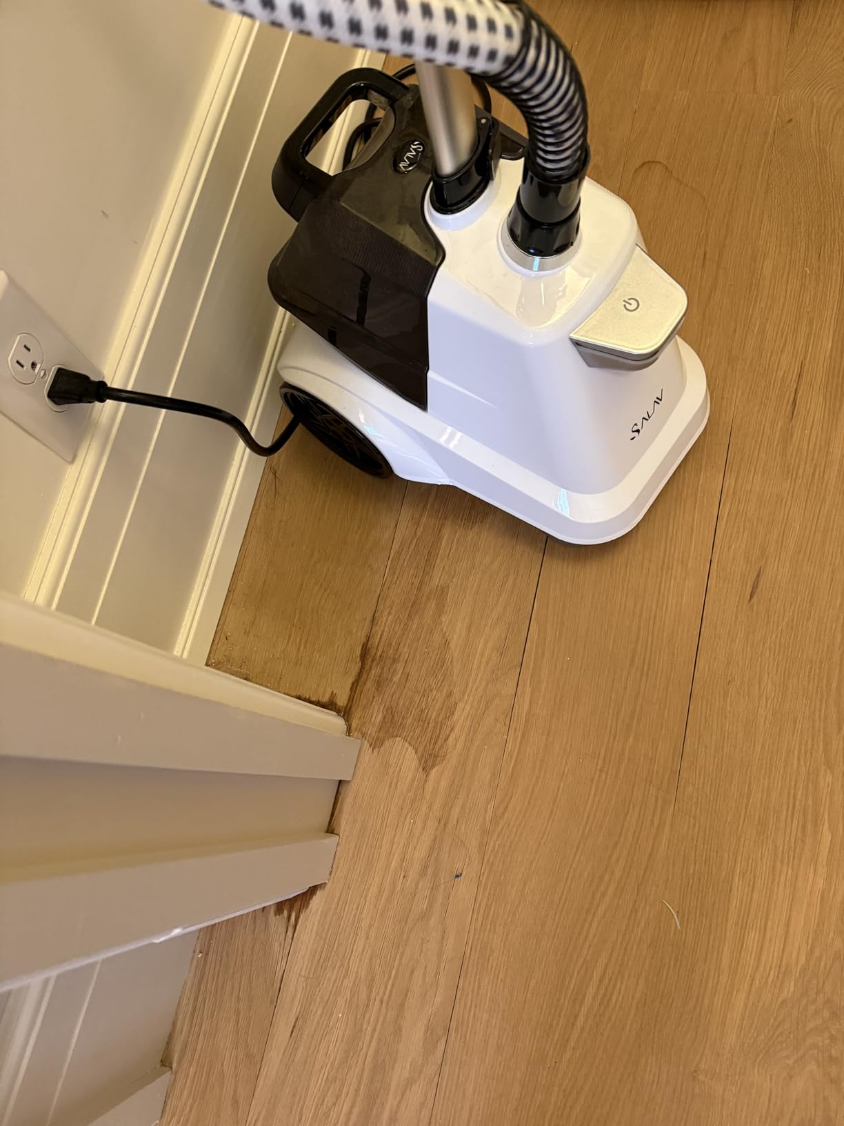 SALAV Heavy Duty Commercial Full-Size Garment Steamer with Foot Pedals and Extra Large 3L (101.5 oz) Water Tank, 1800 watts of Poweful Steam (Navy) customer photo 1