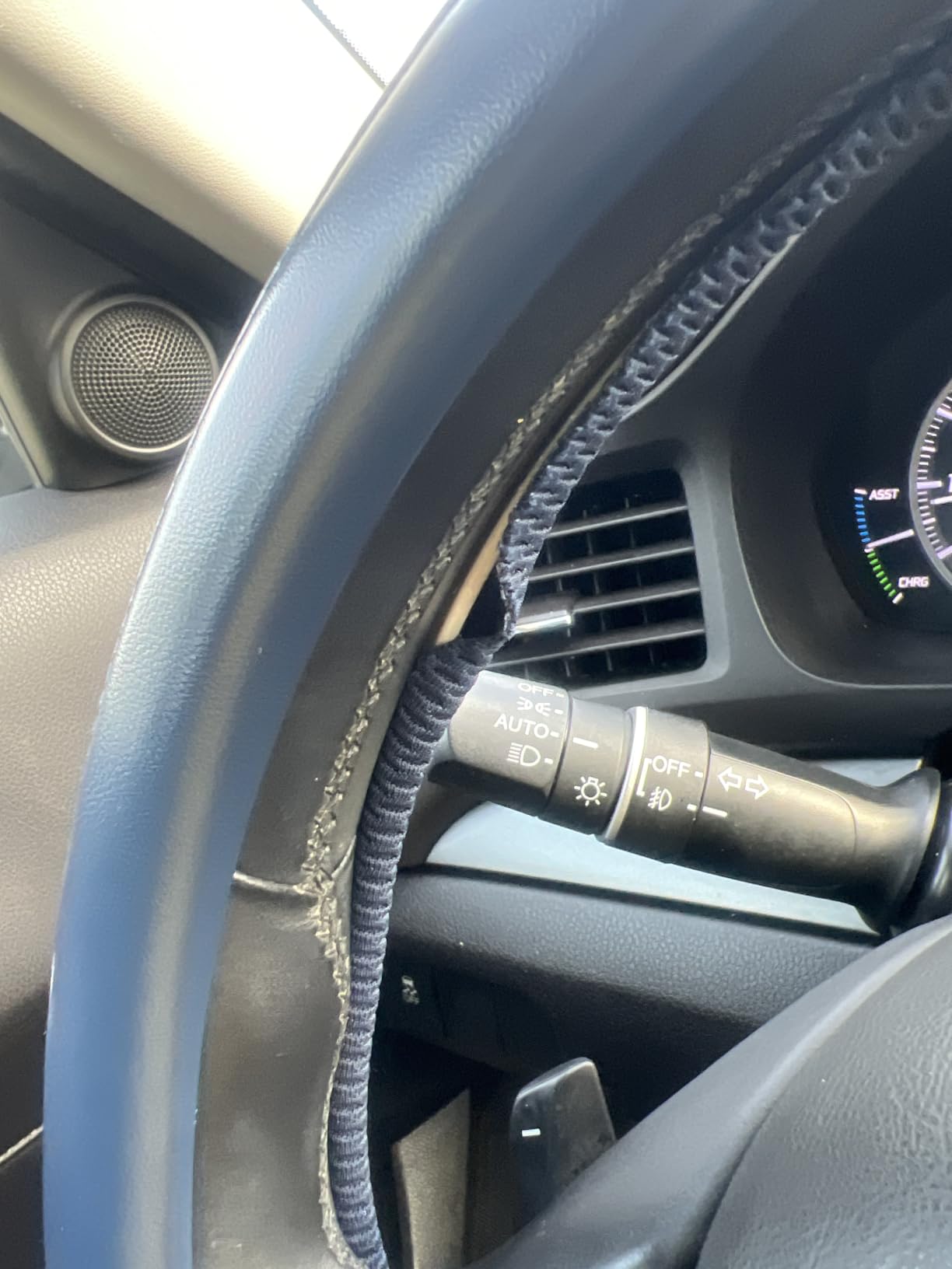 LKWLIKEI Car Steering Wheel Cover, Universal 15 inch, the Latest Microfiber Leather Breathable Technology Fabric, Non-Slip, Comfortable, Warm in Winter and Cool in Summer, Green customer photo 1