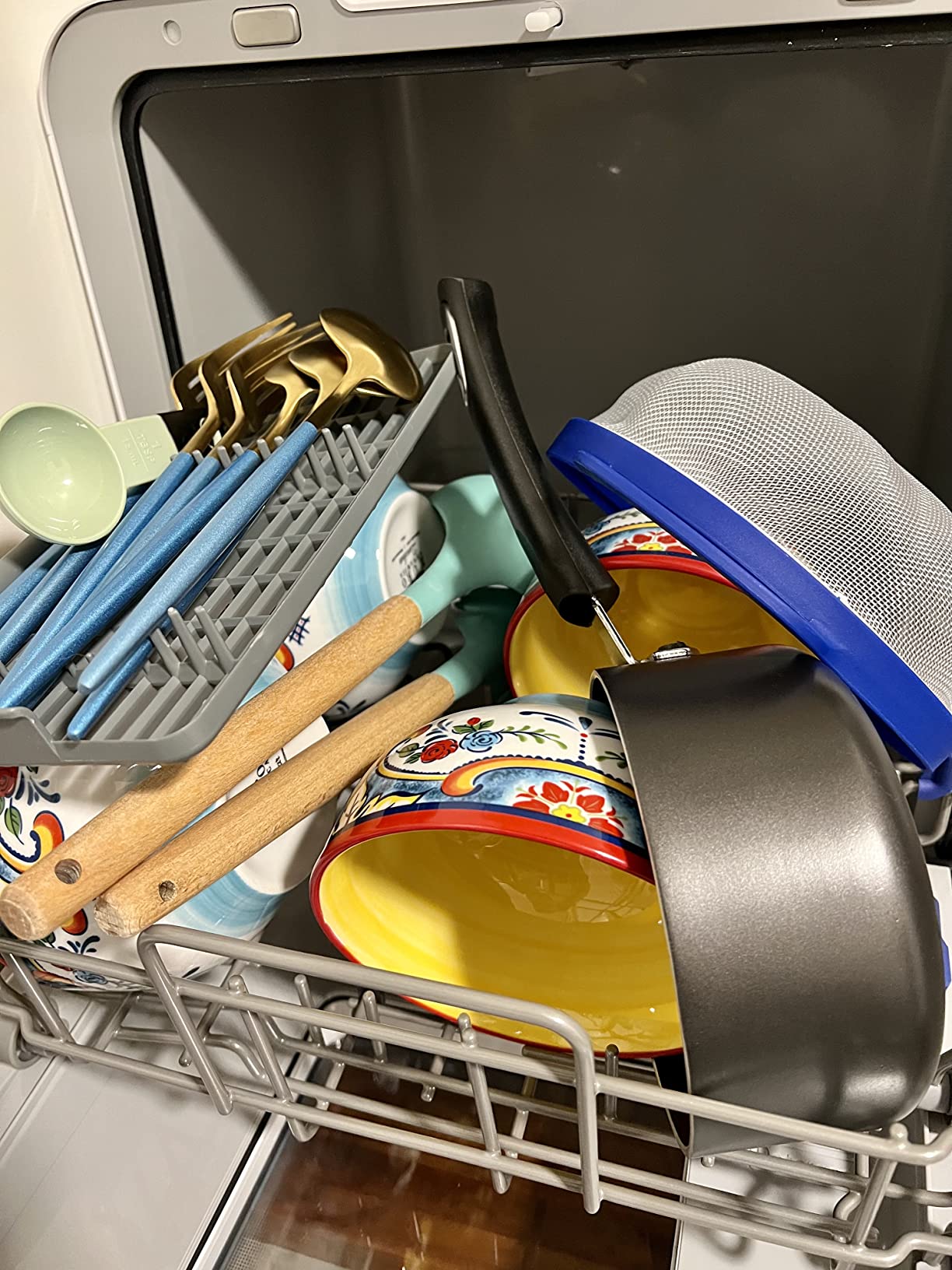 COMFEE' Countertop Dishwasher, Portable Dishwasher with 6L Built-in Water Tank, Mini Dishwasher with More Space Inside, 7 Programs, UV Hygiene& Auto Door Open, for Apartments, Dorms& RVs, White customer photo 1