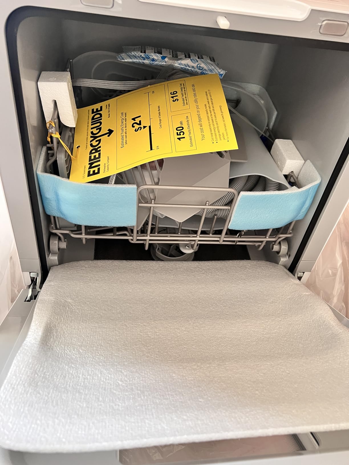 COMFEE' Countertop Dishwasher, Portable Dishwasher with 6L Built-in Water Tank, Mini Dishwasher with More Space Inside, 7 Programs, UV Hygiene& Auto Door Open, for Apartments, Dorms& RVs, White customer photo 2