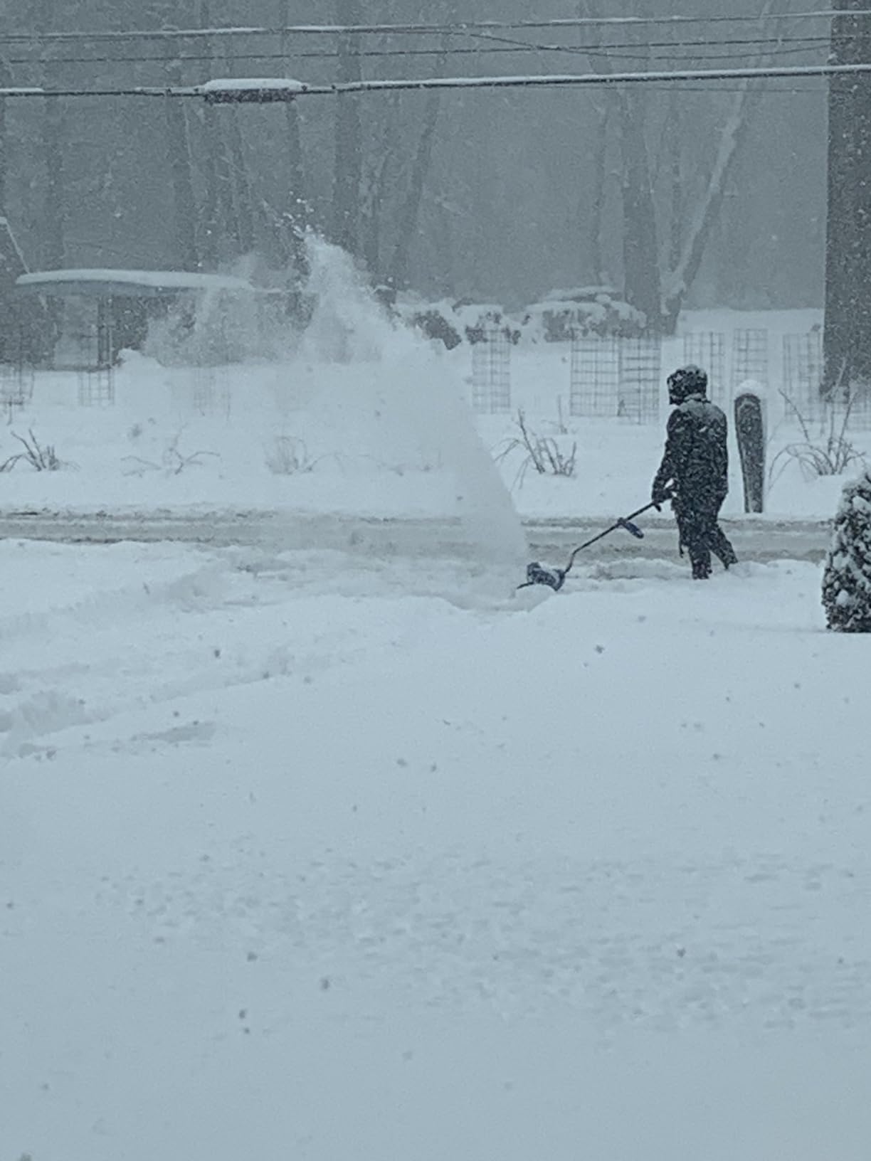Snow Joe 24V Cordless Snow Shovel Kit with Cover and Scraper, 24V-SS13-TV1 customer photo 2