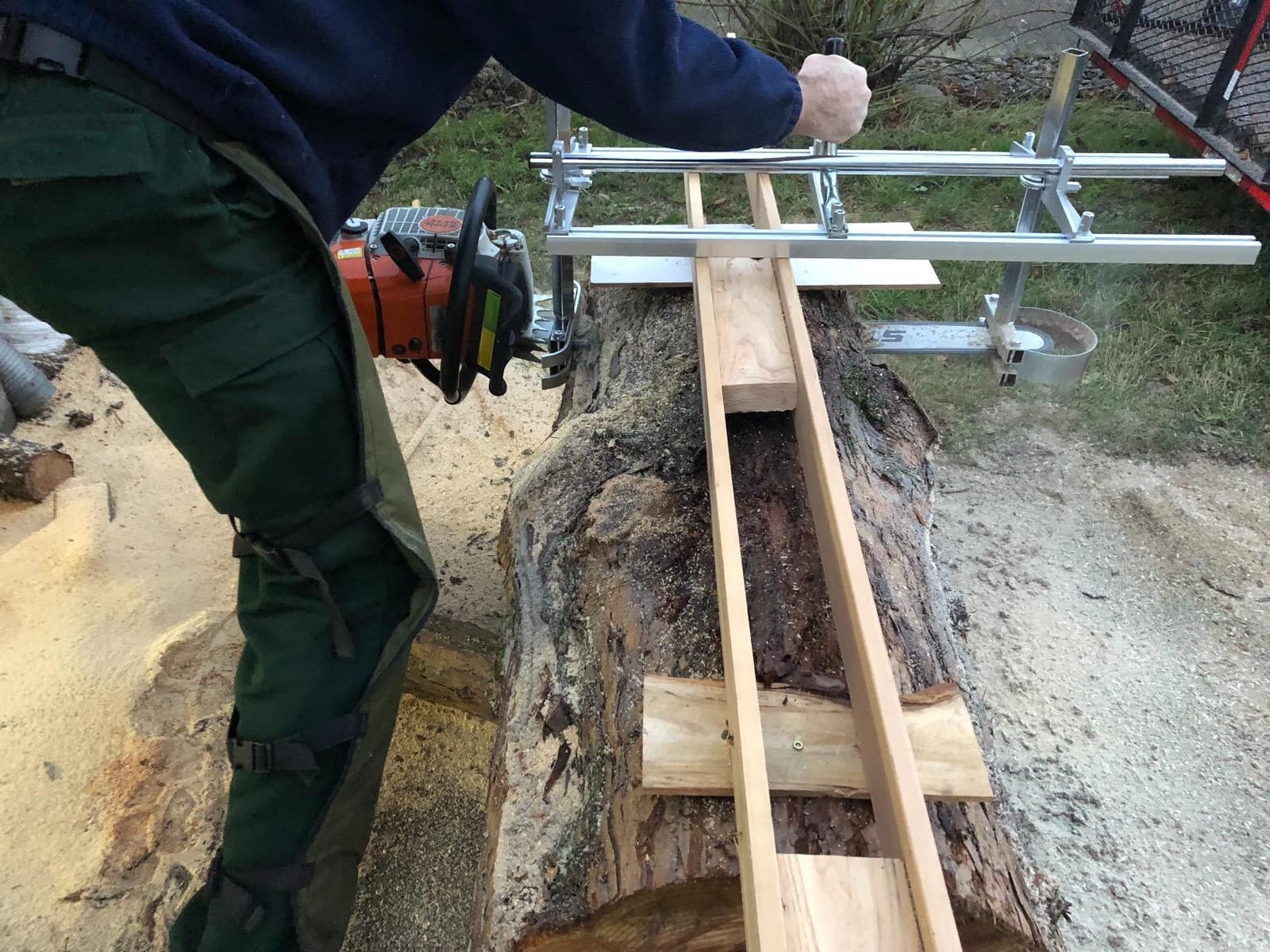 Portable Chainsaw Mill 36 Inches Planking Milling Bar Size 14 Inches to 36 Inches,with 9Ft Rail Mill Guide System customer photo 2