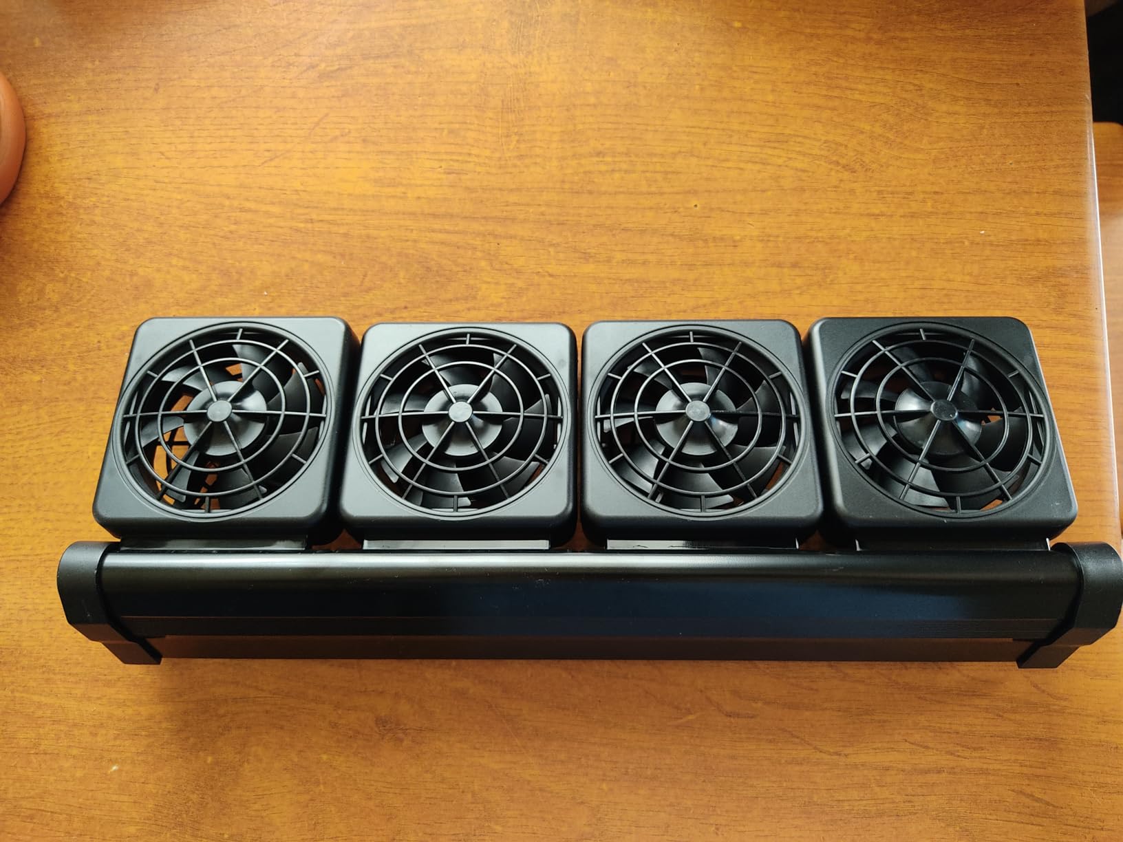 Aquarium Fan 2 3 4 Heads, Aquarium Chillers Cooling Fan Adjustable Fish Tank Cooling Fan with 2 Wind Speed Fan for Water Tank, Aquarium Tank Chiller (4 Head) customer photo 2