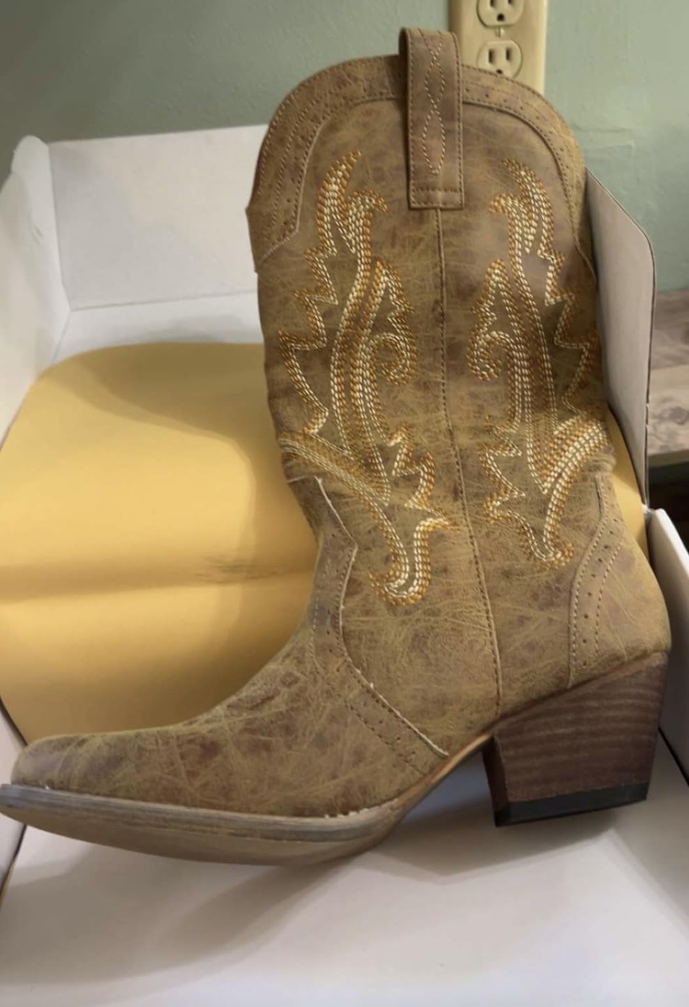 HISEA Rollda Cowboy Boots for Women, Cowgirl Boots, Comfortable Western Boots with Pointed Toe Stitched Embroidery for Country Concert Dancing Wedding Traveling Daily Outfits customer photo 1