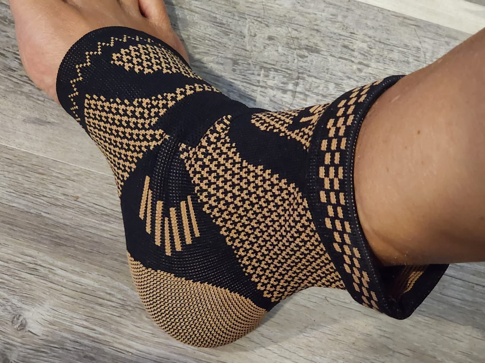 LISEPWU Copper Ankle Brace for Men & Women, Ankle Compression Sleeve 1 Pair - Infused Copper Ankle Support Sleeve for Foot Pain, Sprained Ankle, Achilles Tendonitis, Plantar Fasciitis, Daily Protection L customer photo 1