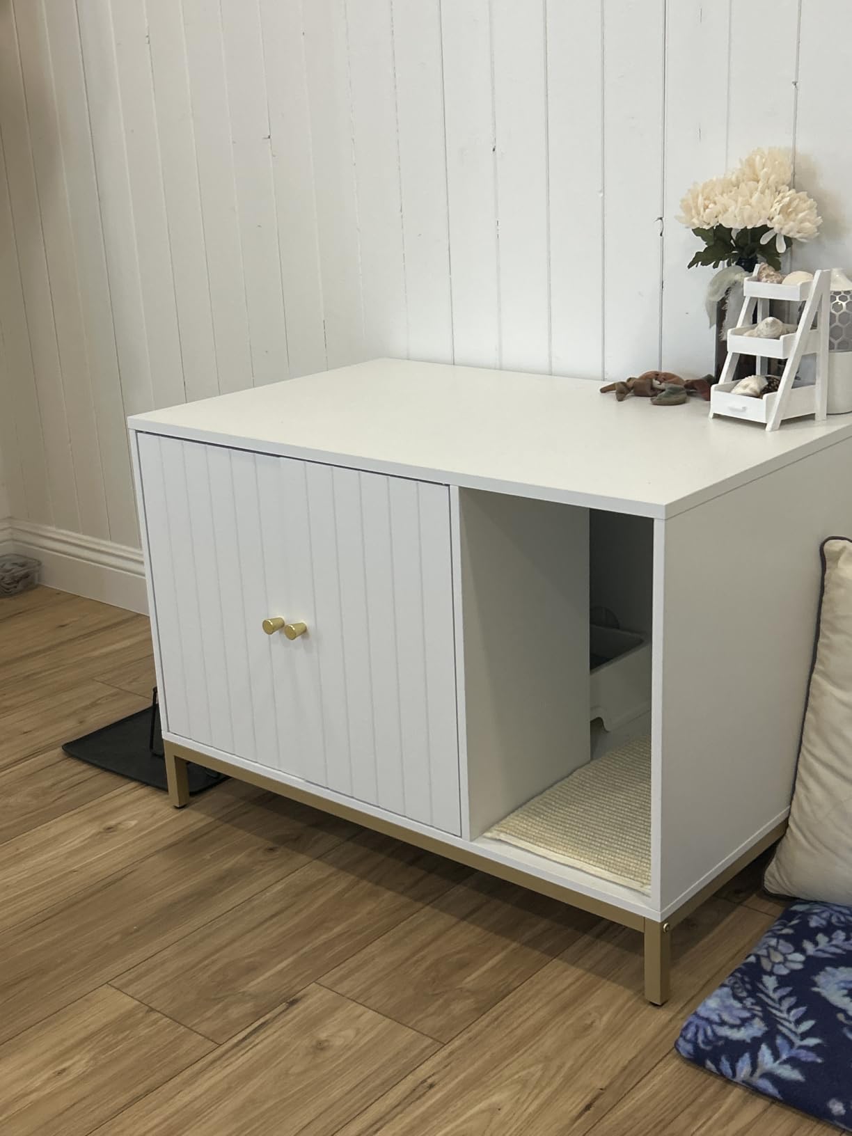 Feandrea Cat Litter Box Enclosure, with Scratching Mat, Tall Legs customer photo 2
