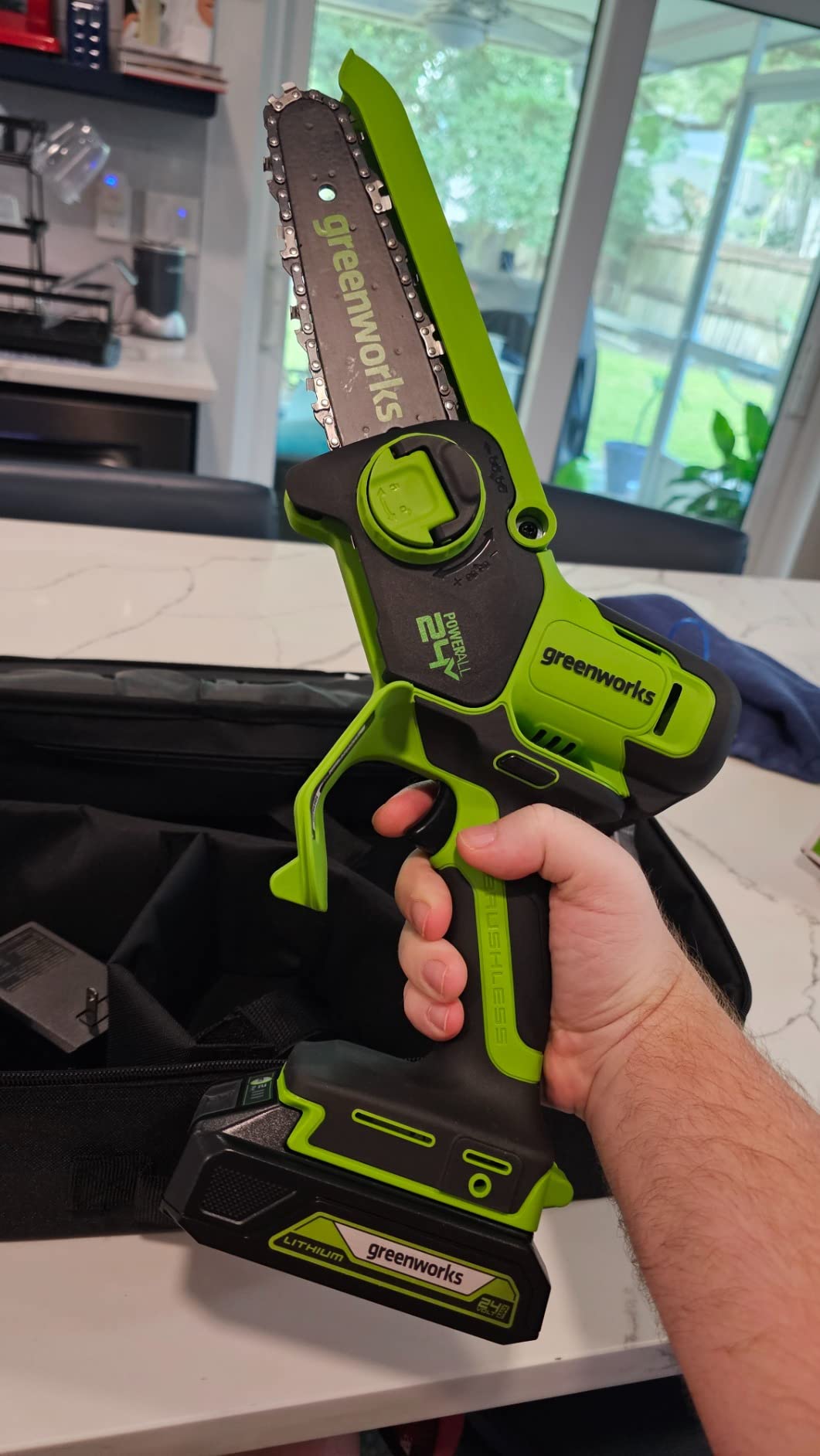 Greenworks 24V 6in Mini Chainsaw, 2.0 Ah Battery and Charger customer photo 1