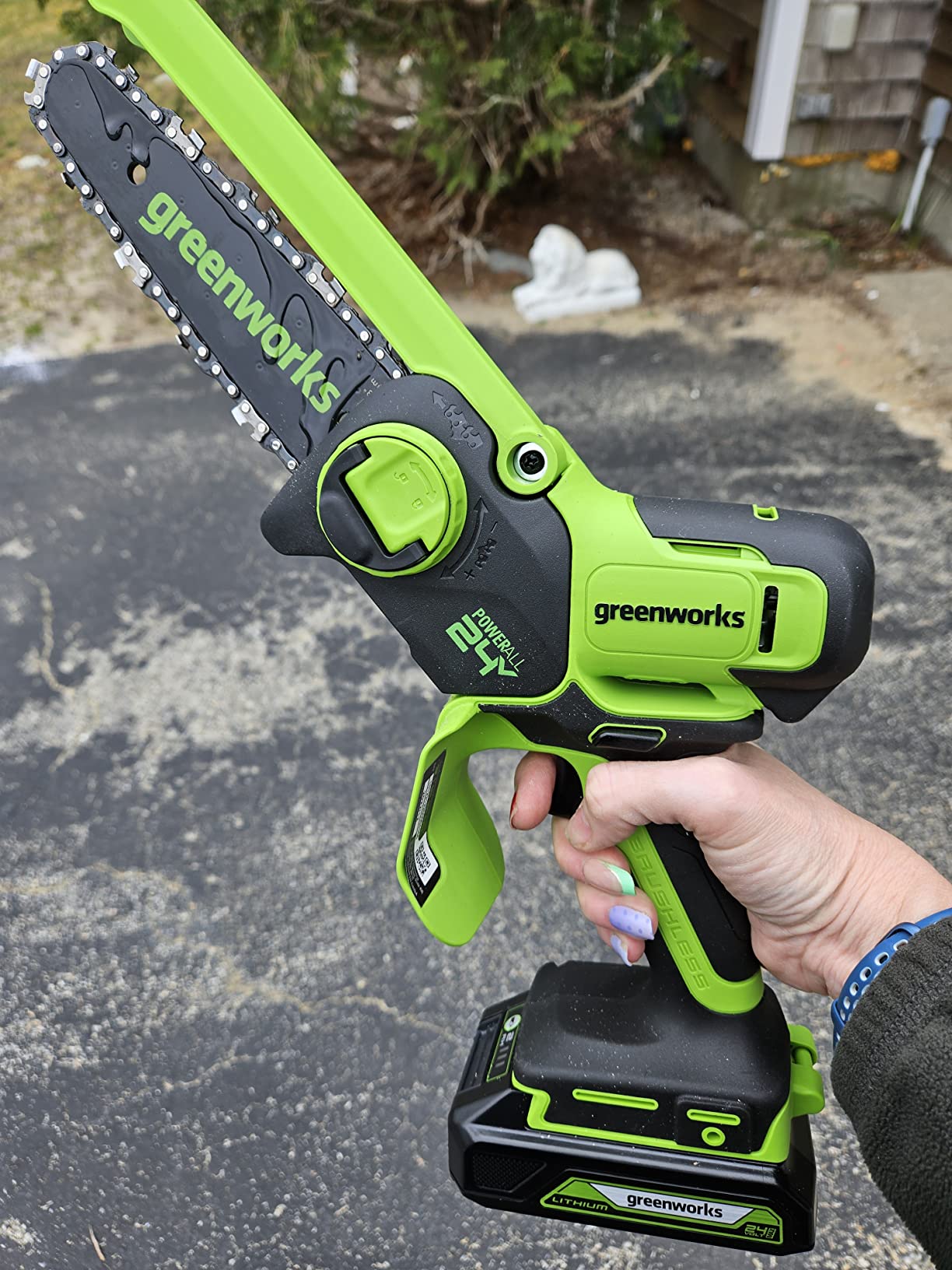 Greenworks 24V 6in Mini Chainsaw, 2.0 Ah Battery and Charger customer photo 2