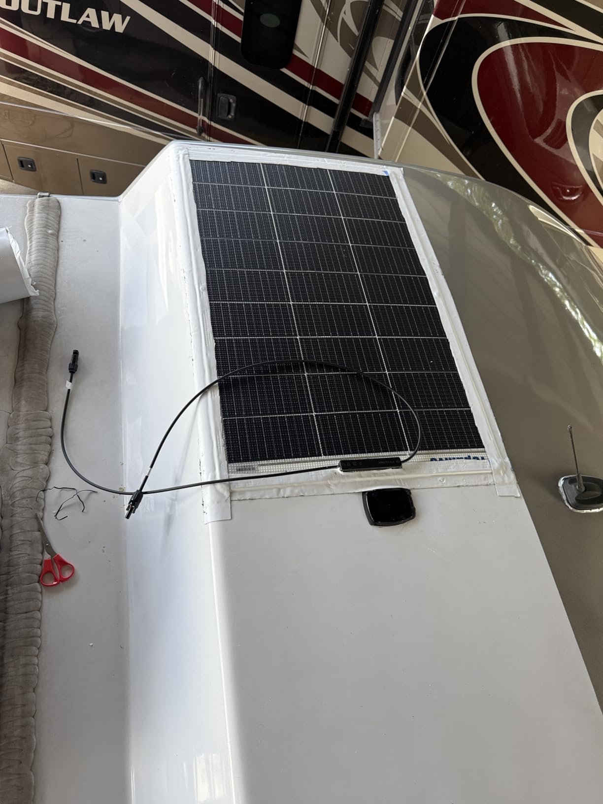 100W 12V Flexible Solar Panel 9BB Monocrystalline Cell 12 Volt Semi-Flexible for Marine RV Trailer Boat Cabin Van Car Uneven Surfaces 12V Battery Charge customer photo 1