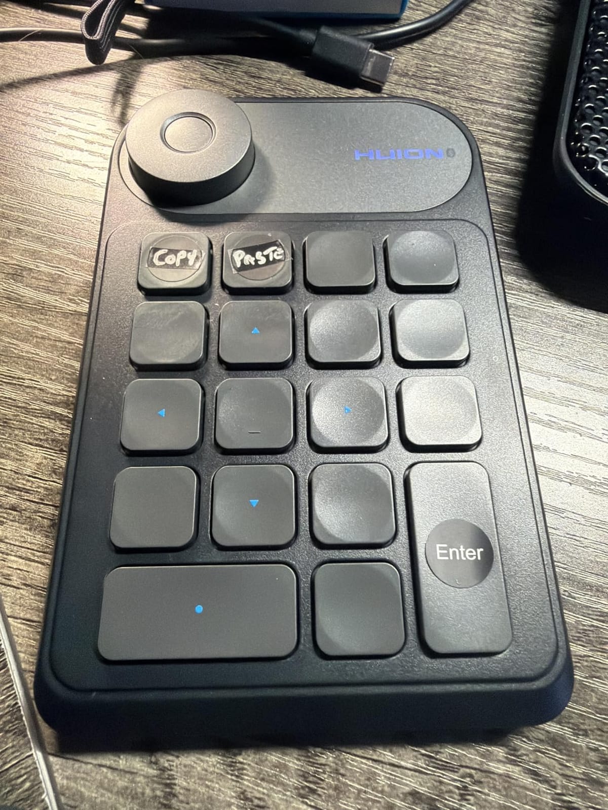 HUION Keydial Mini Bluetooth Programmable Keypad with Dial 18 Shortcut Keys customer photo 1