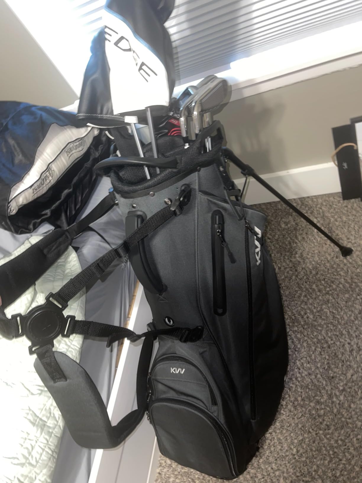 KVV Lightweight Golf Stand Bag with 7 Way Full-Length Dividers, 5 Zippered Pockets, Automatically Adjustable Dual Straps,Elegant Design customer photo 1