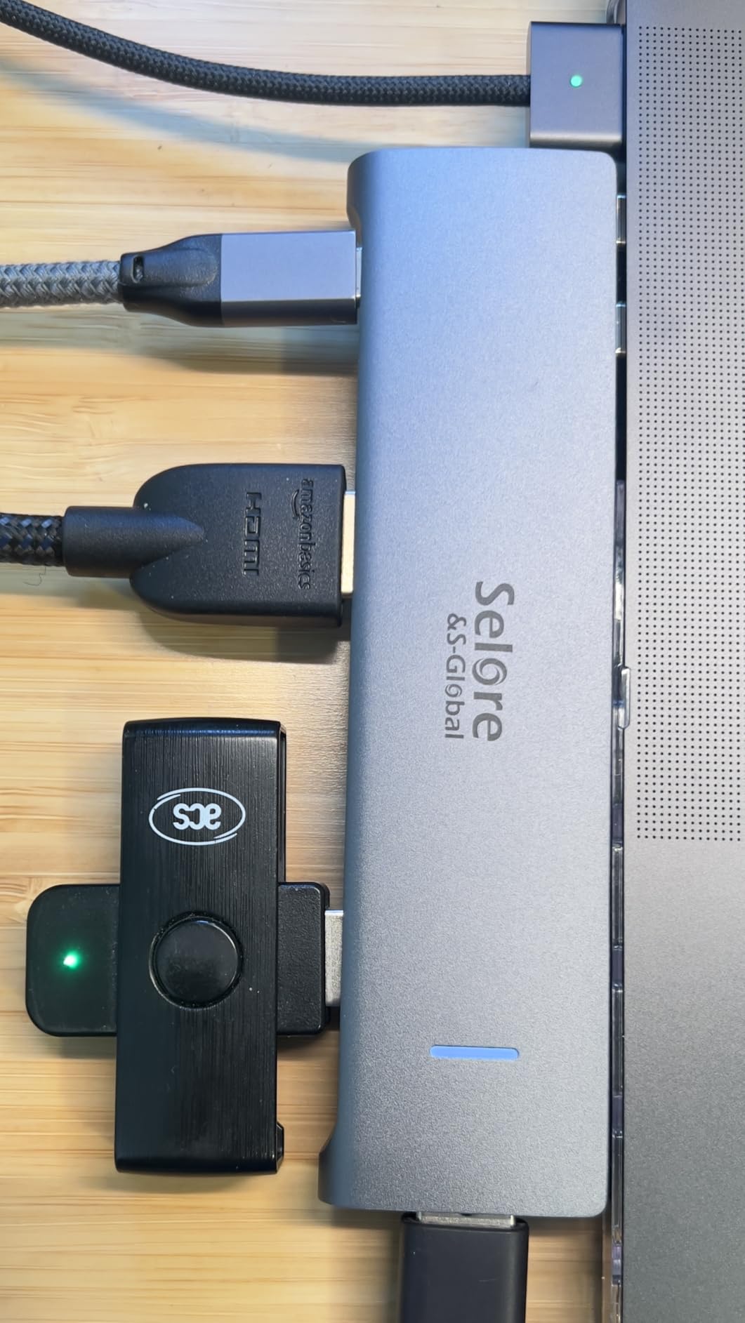 Selore USB C Docking Station Dual Monitor, USB C to Dual HDMI Adapter customer photo 2