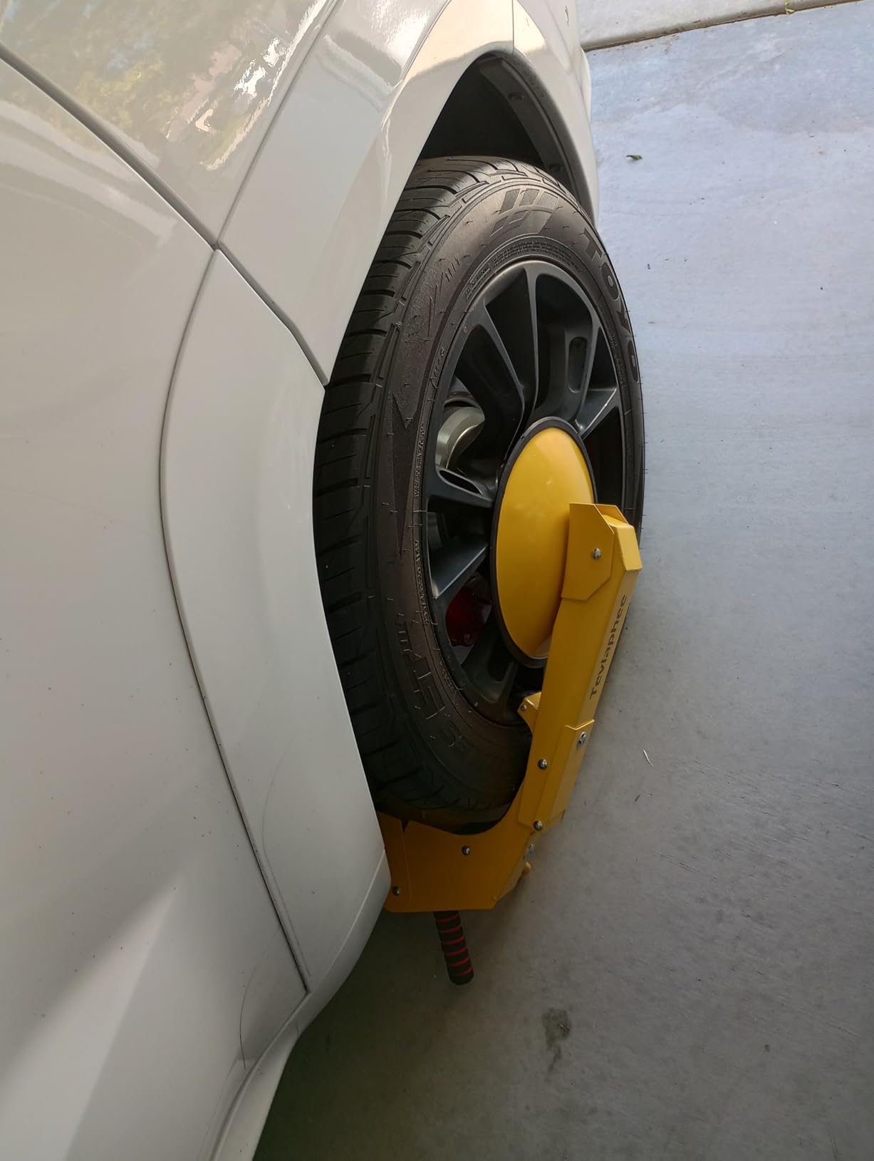 Tevlaphee Wheel Lock - Car Boot Anti-Theft Trailers Wheel Clamp Lock Parking Boot for Cars, Trucks, SUVs, Campers - Upgraded Dual Lock Adjustable Lug Nuts Cover customer photo 1