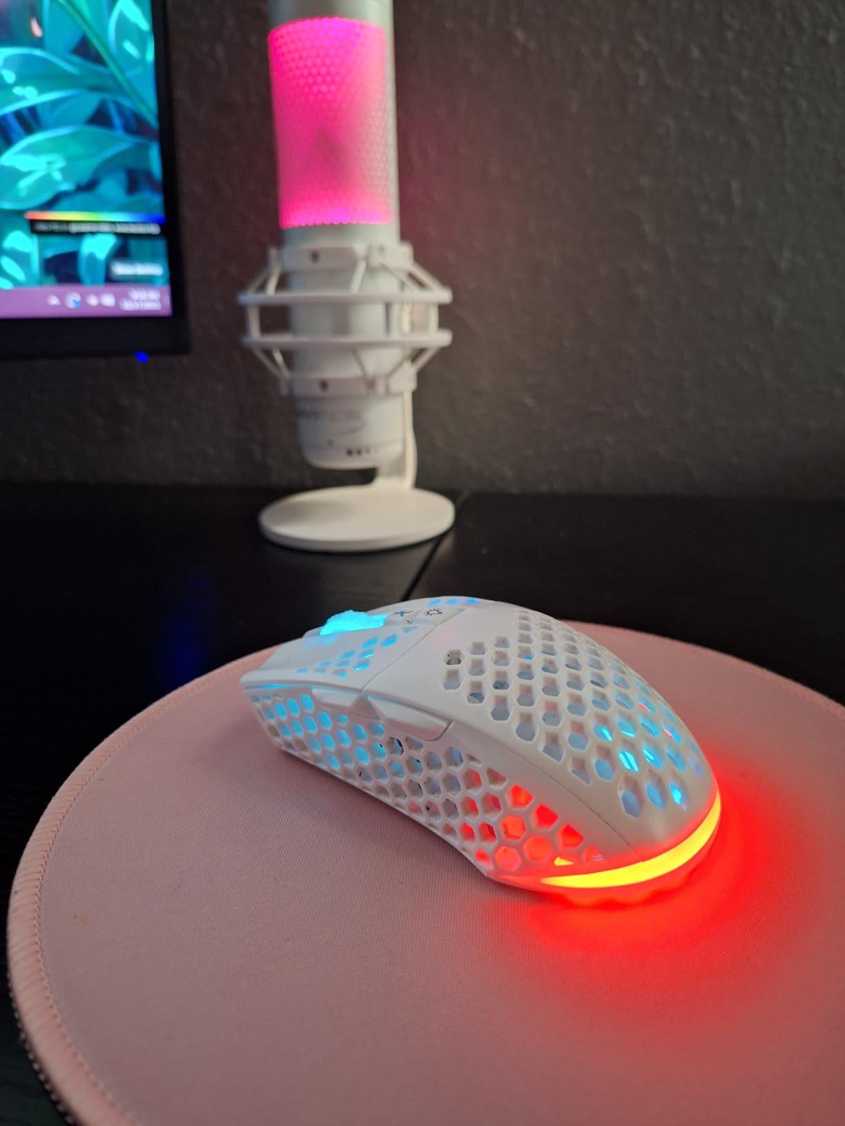 SOLAKAKA SM600 White Wireless Gaming Mouse,Tri-Modes BT5.1/Type-C Wired/2.4G Wireless Mouse with 2 Side Buttons, Programmable Macro Gamer Mouse with RGB Light for Laptop/PC/Mac customer photo 2