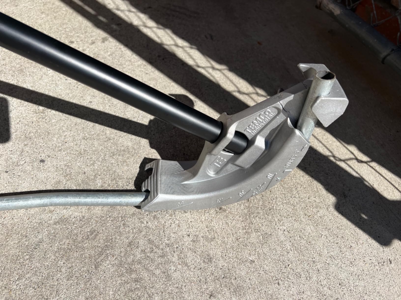 TEMCo 2 in 1 Dual Shoe Conduit Bender - 1/2