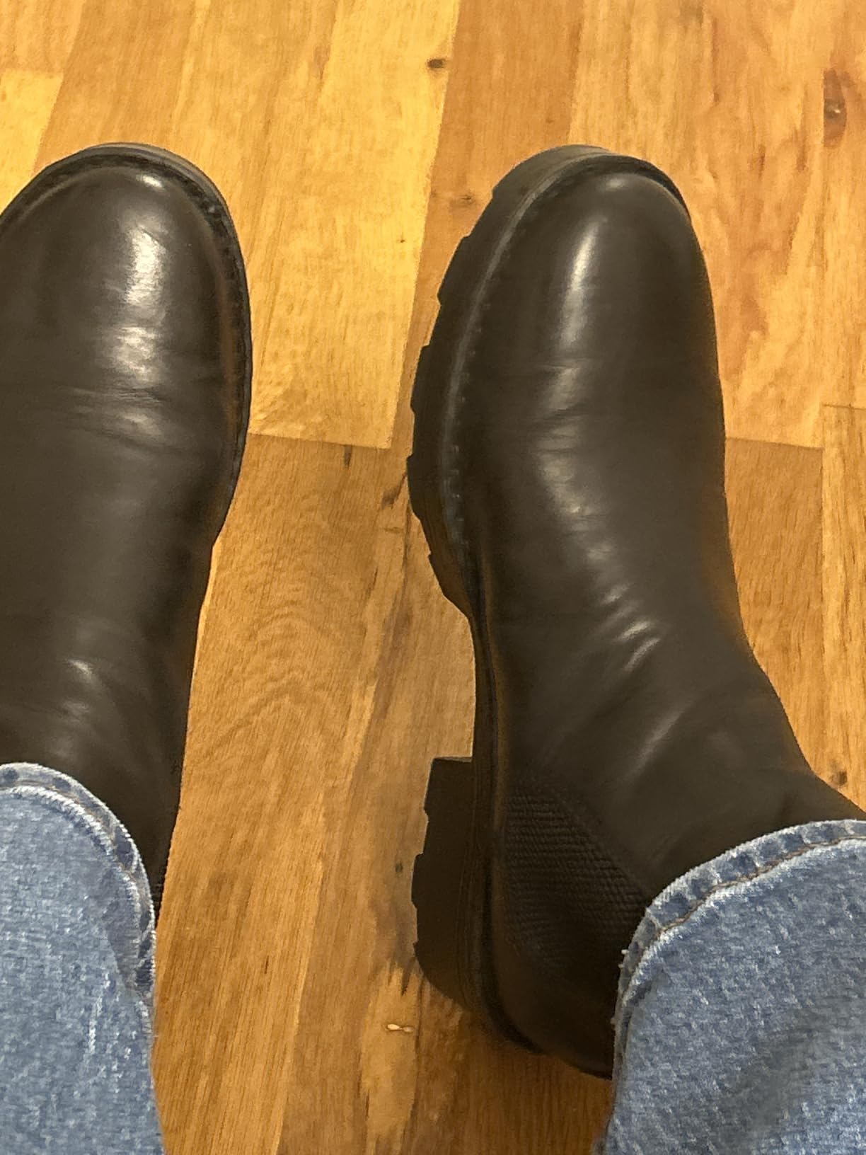 BORN Women's Verona Chelsea Boots customer photo 2