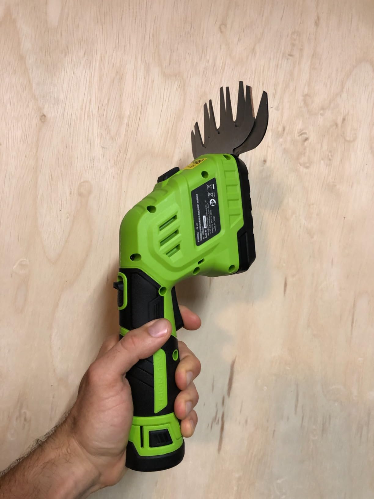 WORKPRO 12V Cordless Grass Shear & Shrubbery Trimmer with Battery & Charger customer photo 1