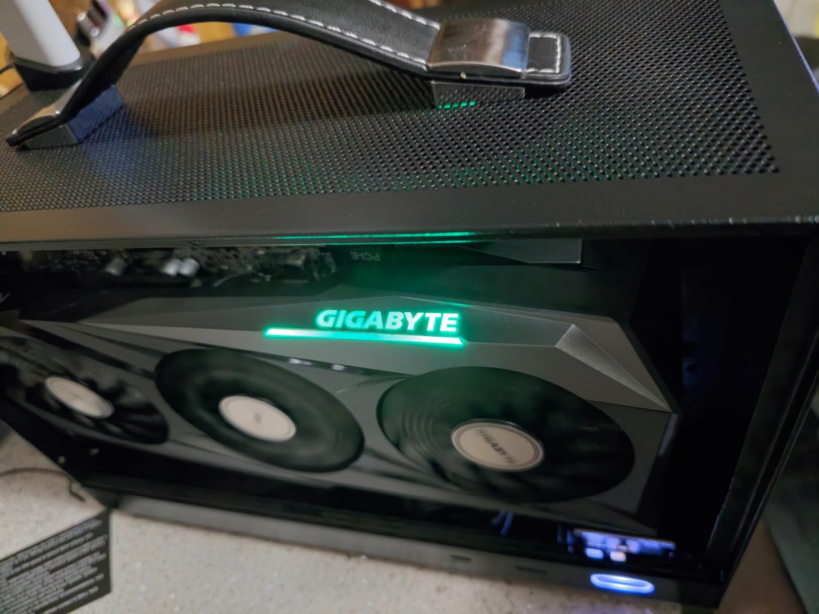 Gigabyte GV-R76GAMING OC-8GD Radeon RX 7600 Gaming OC 8G Graphics Card, 3X WINDFORCE Fans 8GB 128-bit GDDR6, Video Card customer photo 2