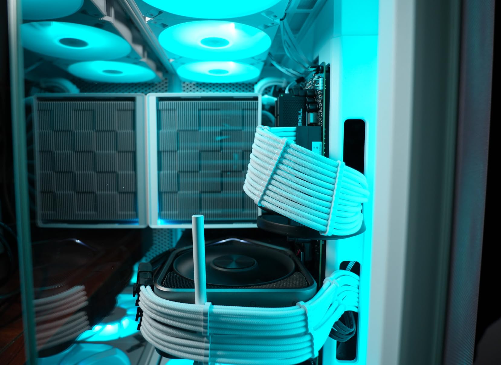 NZXT H6 Flow | CC-H61FB-01 | Compact Dual-Chamber Mid-Tower Airflow Case | Panoramic Glass Panels | High-Performance Airflow Panels | Includes 3 x 120mm Fans | Cable Management | Black customer photo 1