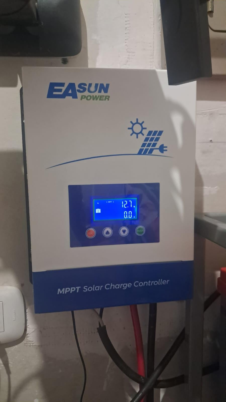 POWLAND 100A MPPT Solar Charge Controller,12V/24V/36V/48V Auto,Max Input 150V LCD Display Regulator Intelligent Regulator Charge Controller customer photo 1