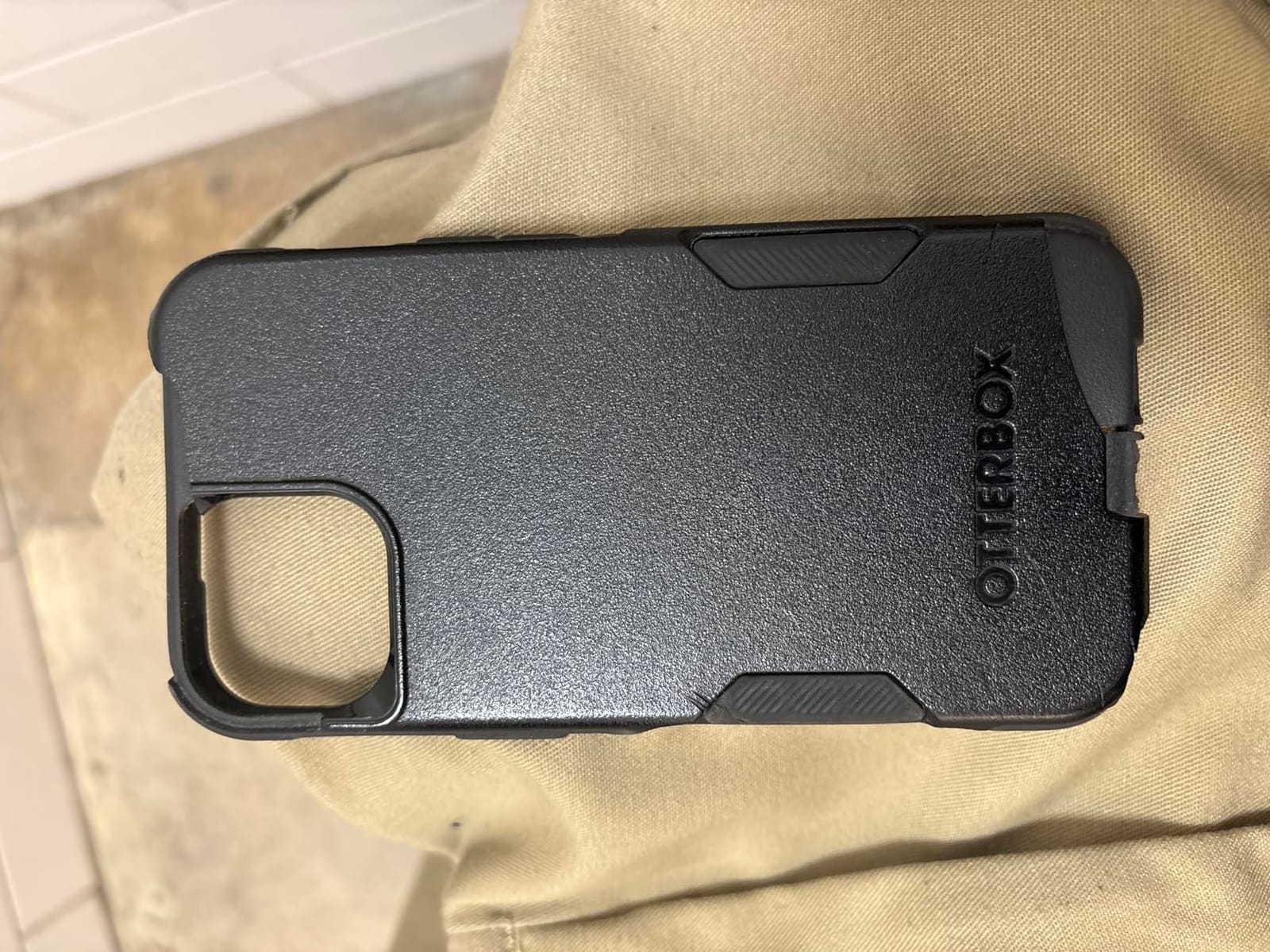 OtterBox iPhone 17e, 16e, 15, 14, & 13 Commuter Series Case - Black, Slim & Tough, Pocket-Friendly, with Port Protection - Thin & Protective iPhone Case, Dual-Layer, Impact Absorbing iPhone Case customer photo 2