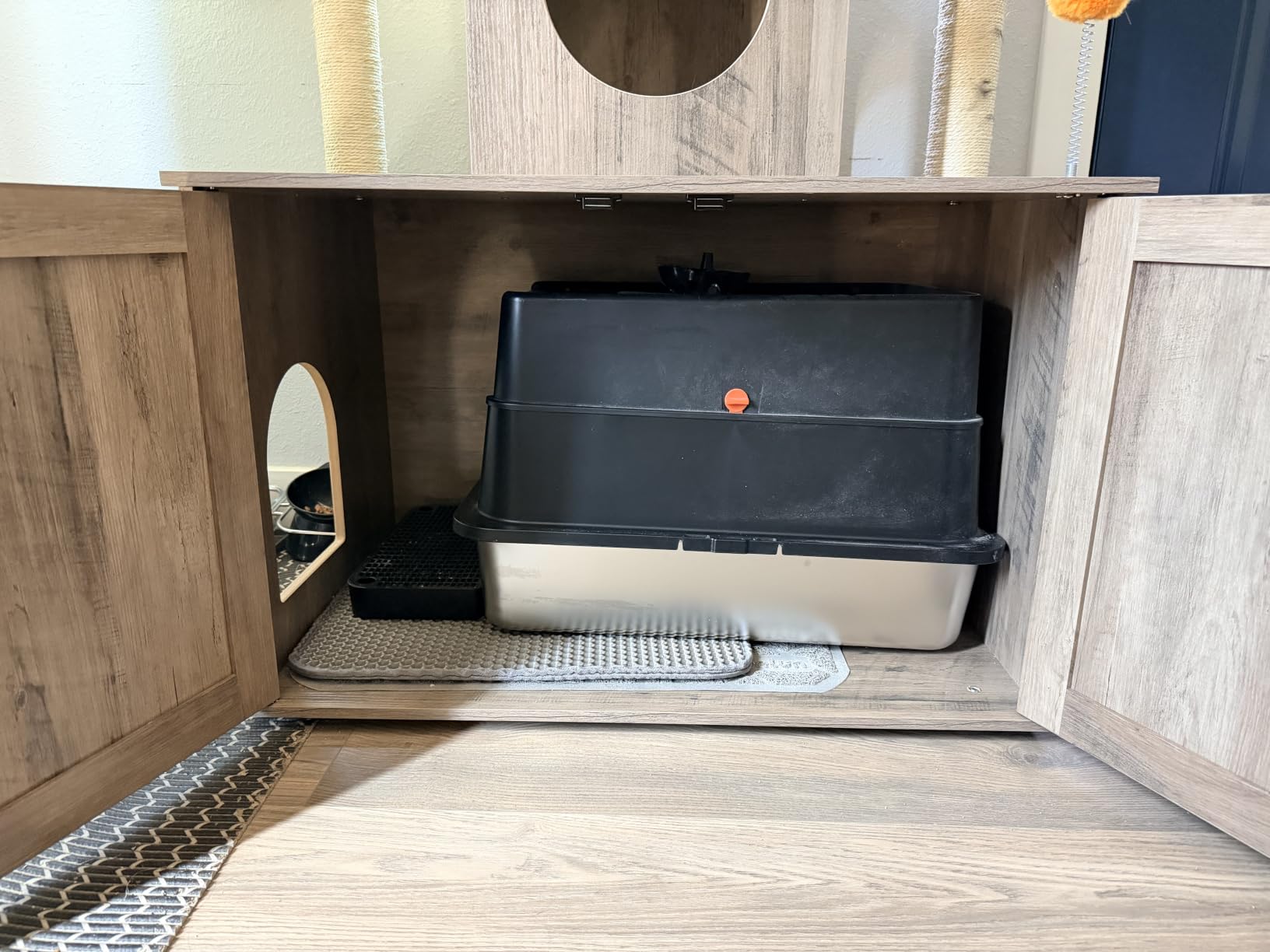 Heybly Cat Tree with Litter Box Enclosure for Indoor Big Cat HCT110SG customer photo 2