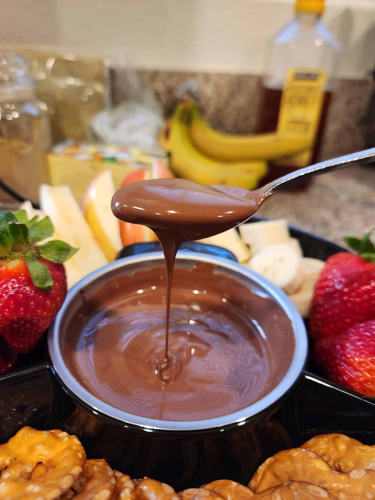 Nostalgia Electric Fondue Party Set – 10 oz Melting Pot, 4 Roasting Forks, & Detachable Serving Tray – Melted Cheese, Chocolate, or Dessert – Perfect for Gifts, Parties, Date Night – Black customer photo 1