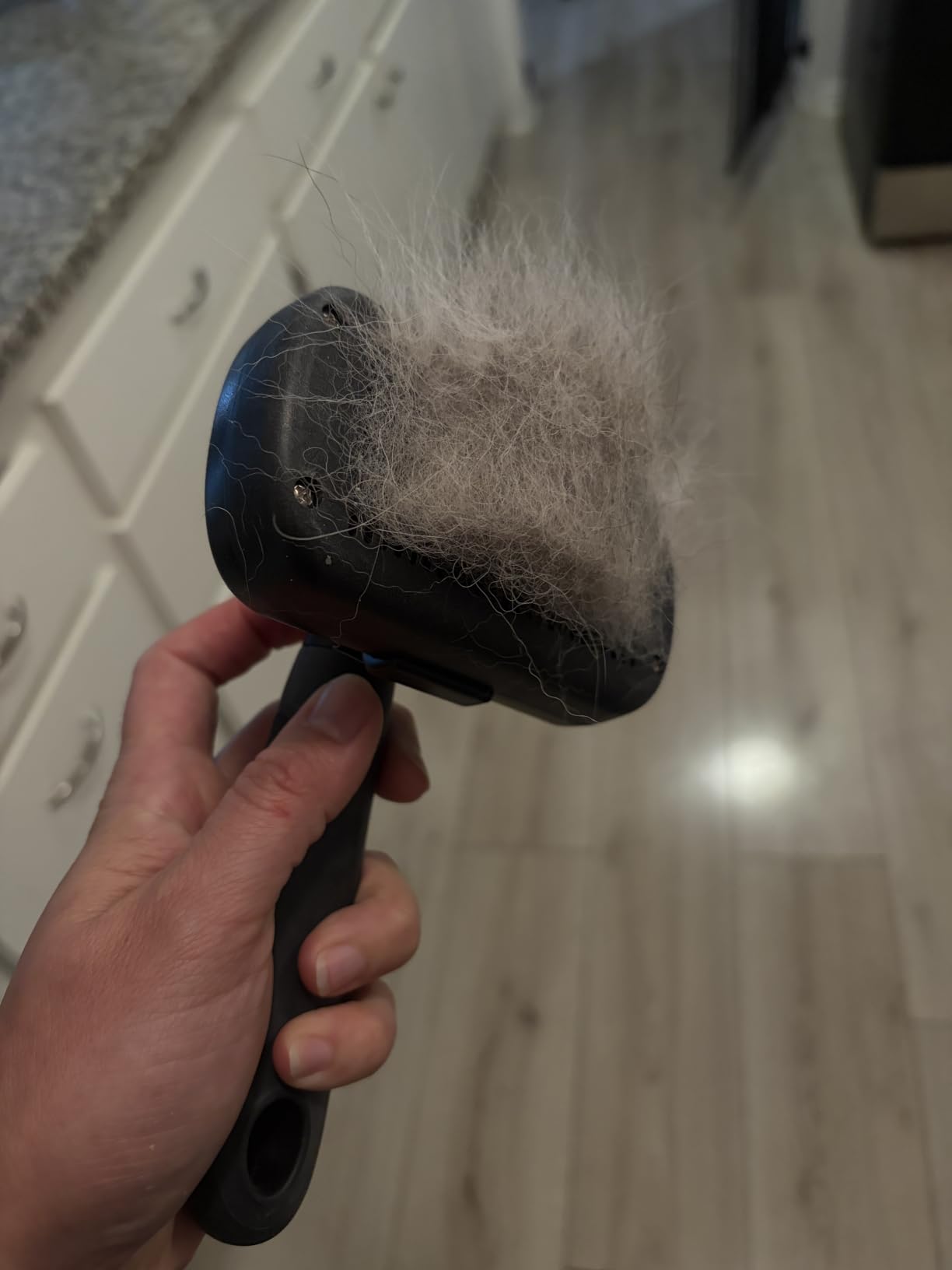 Swihauk Self Cleaning Slicker Brush - Skin Friendly Deshedding Grooming Tool for Dogs & Cats, Suitable for Shedding & Haired Pets, with Pet Supplies Accessories, Blue customer photo 2