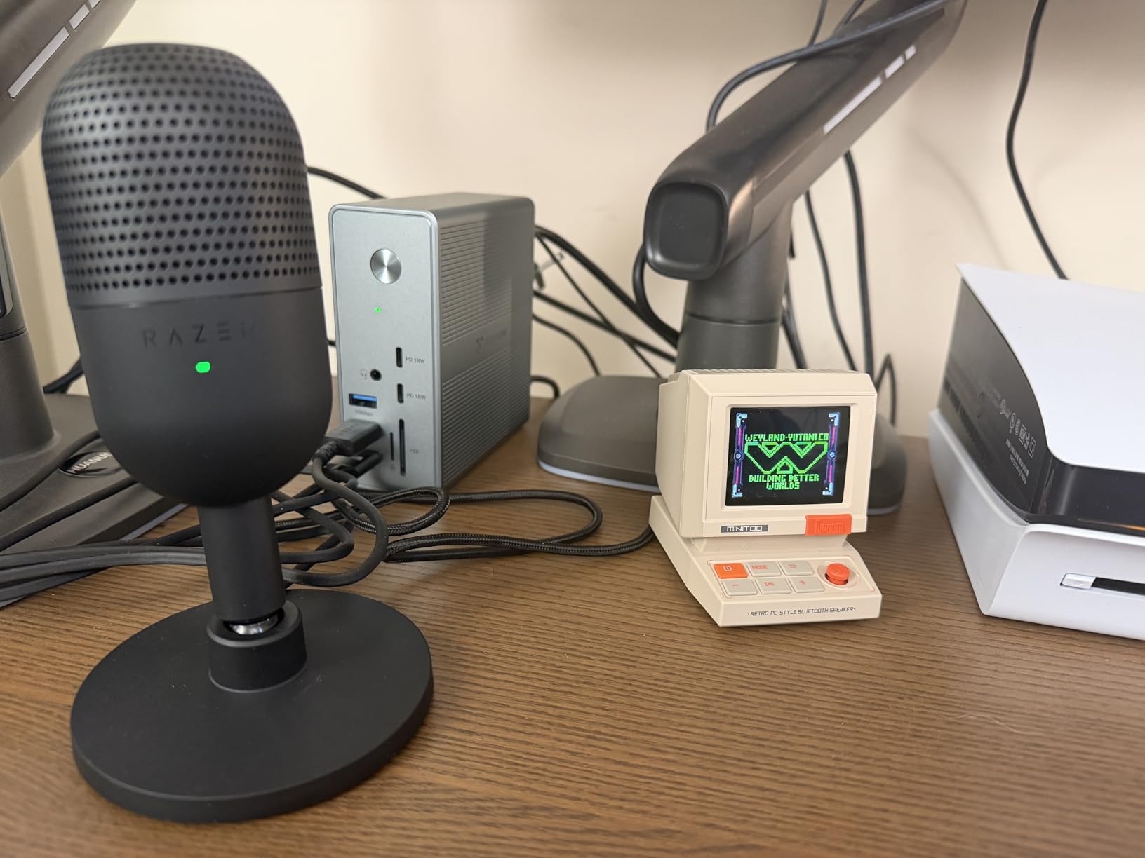Razer Seiren V3 Mini USB Microphone, Supercardioid Condenser Mic, Black customer photo 1