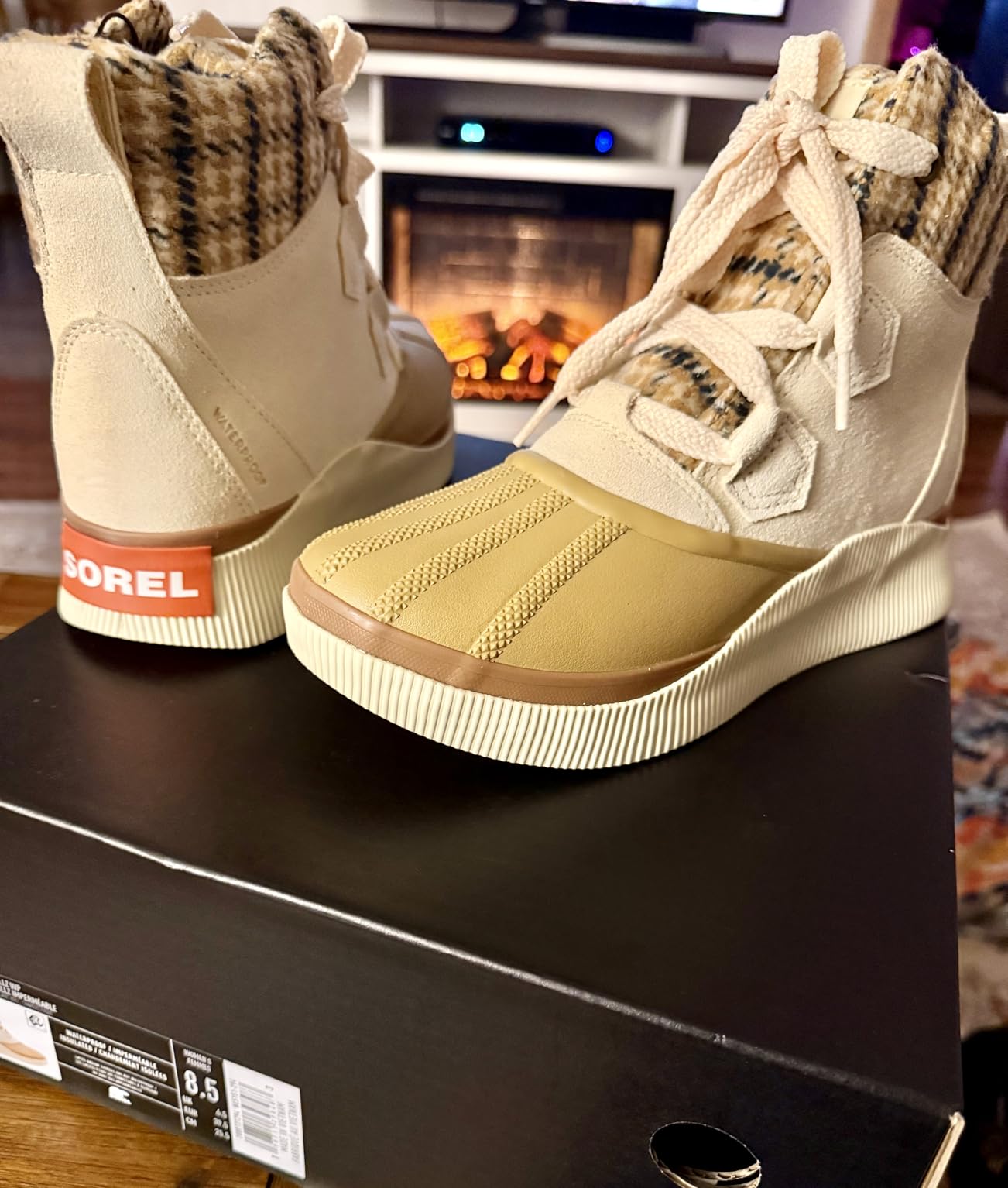 SOREL Women's Out N About lV Chillz Waterproof Boot customer photo 2