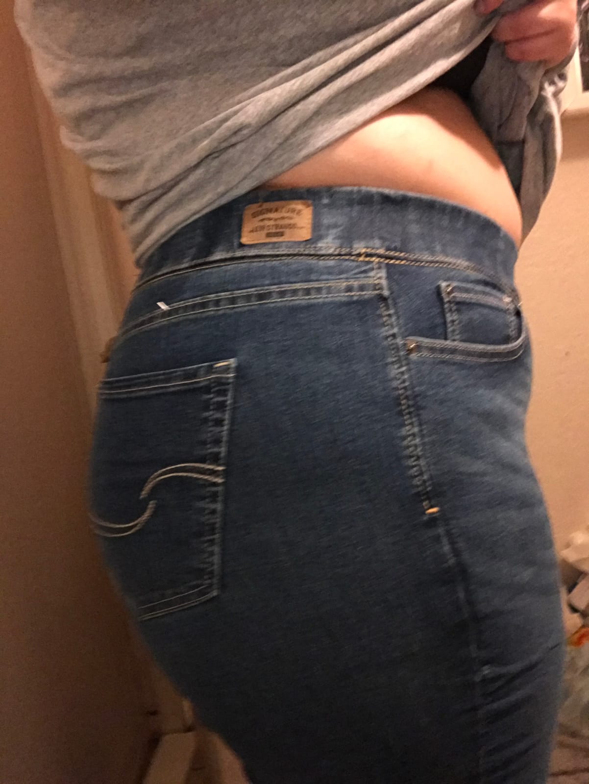 Levi Strauss Signature Gold Women's Totally Shaping Pull-on Skinny Jeans Mid-Rise Stretch Denim Curvy (Available in Plus) customer photo 2