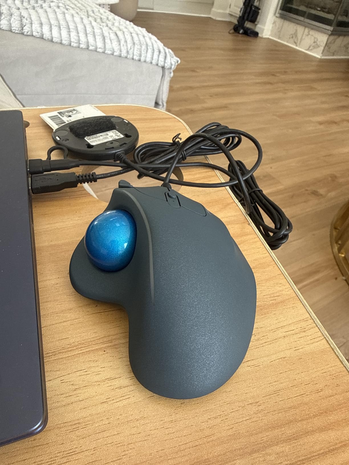 Wired Ergonomic Trackball Mouse, 34mm Thumb Control, RGB Lighting customer photo 1