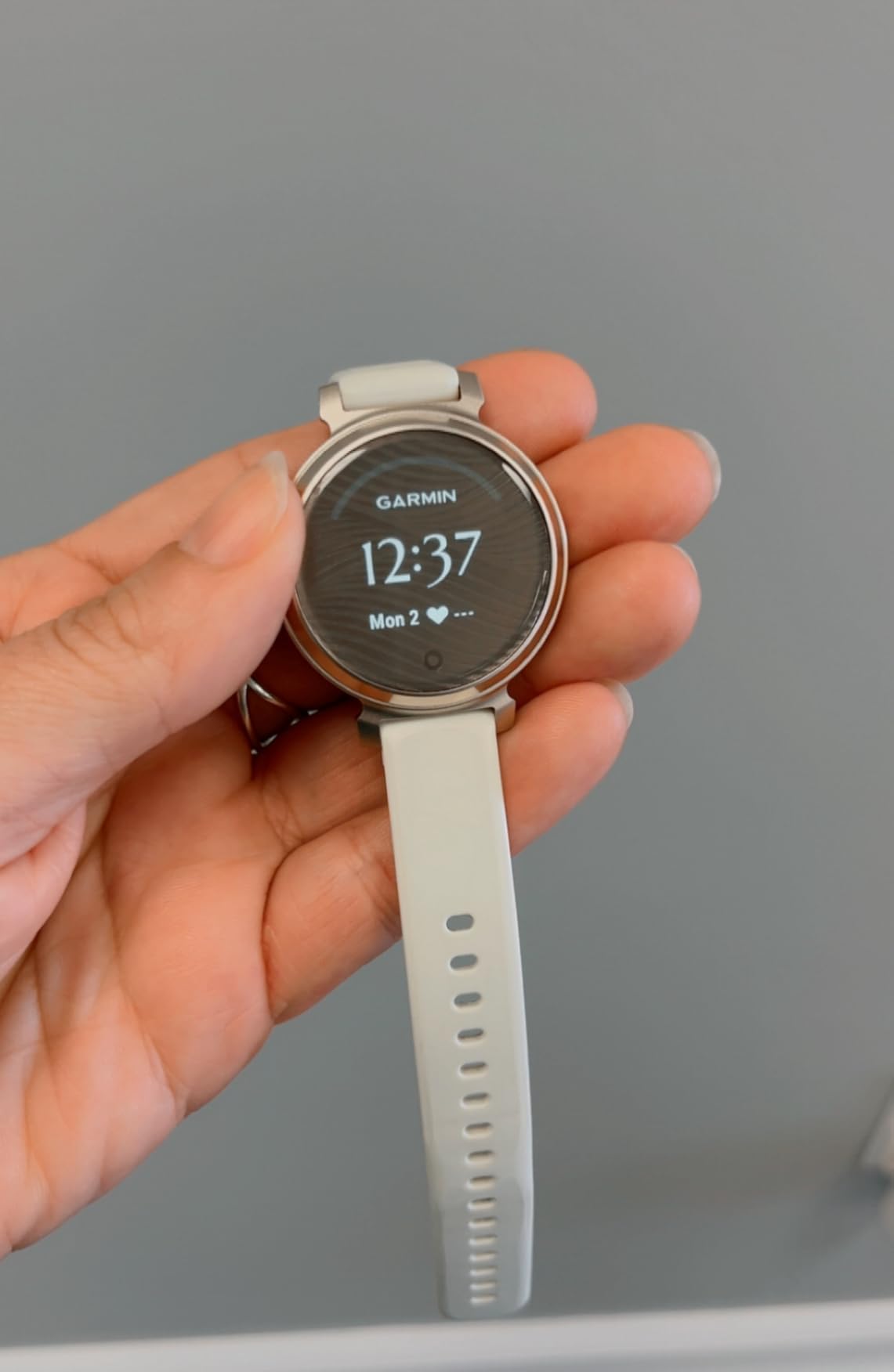 Garmin Lily 2, Small & Stylish Smartwatch, 35mm, Coconut customer photo 1
