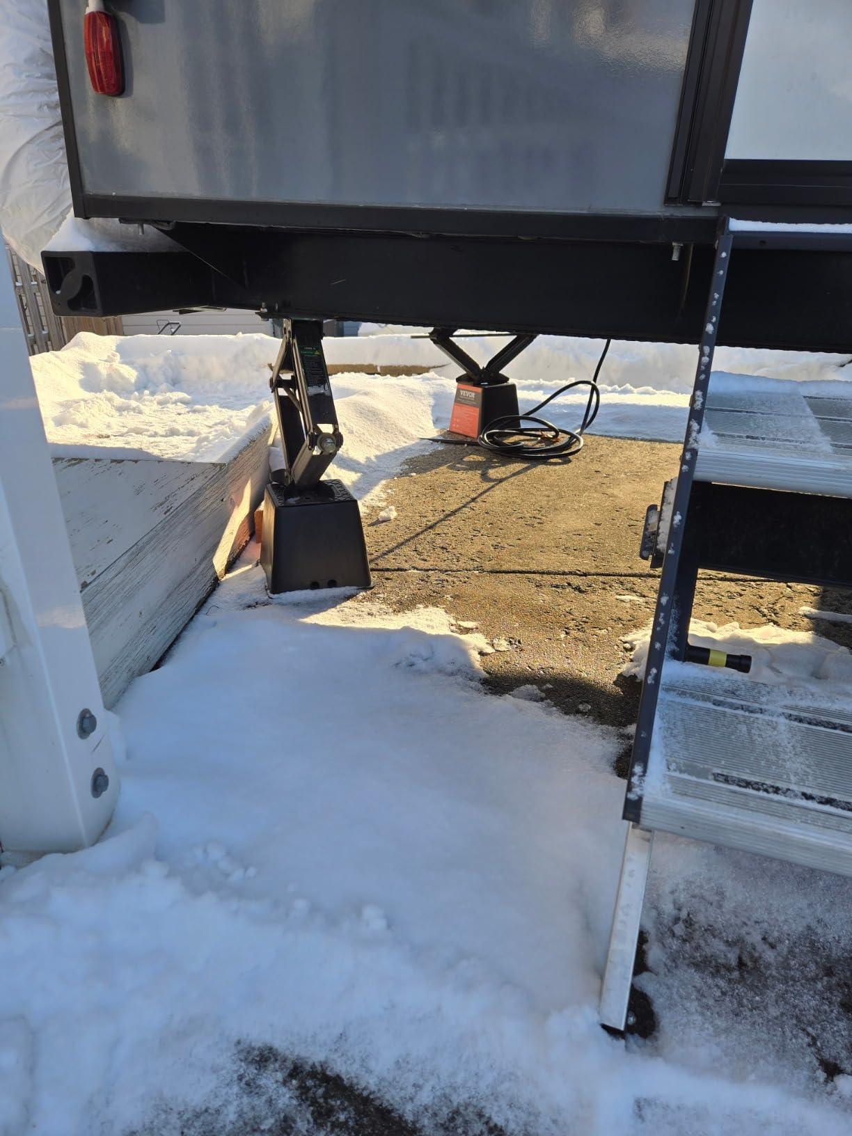 VEVOR Trailer Jack Block, 6000 lbs Capacity per RV Leveling Block, Polypropylene RV Camper Stabilizer Blocks, RV Travel Accessories Use for Any Tongue Jack, Post, Foot, 5th Wheels, 4-Pack customer photo 2