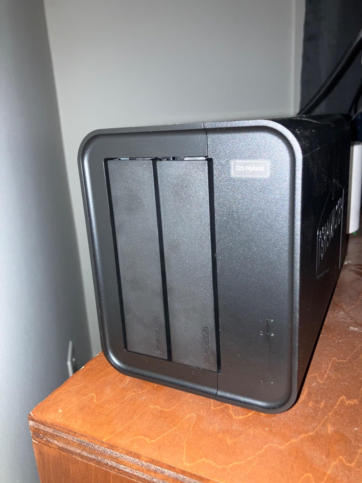 TERRAMASTER D5 Hybrid HDD NVMe Enclosure 2 HDD + 3 NVMe SSD (Diskless) customer photo 1