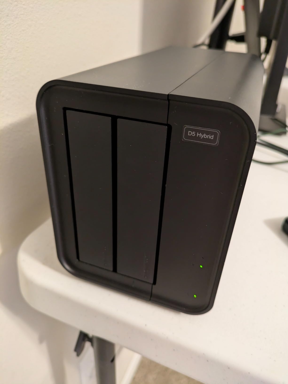TERRAMASTER D5 Hybrid HDD NVMe Enclosure 2 HDD + 3 NVMe SSD (Diskless) customer photo 2