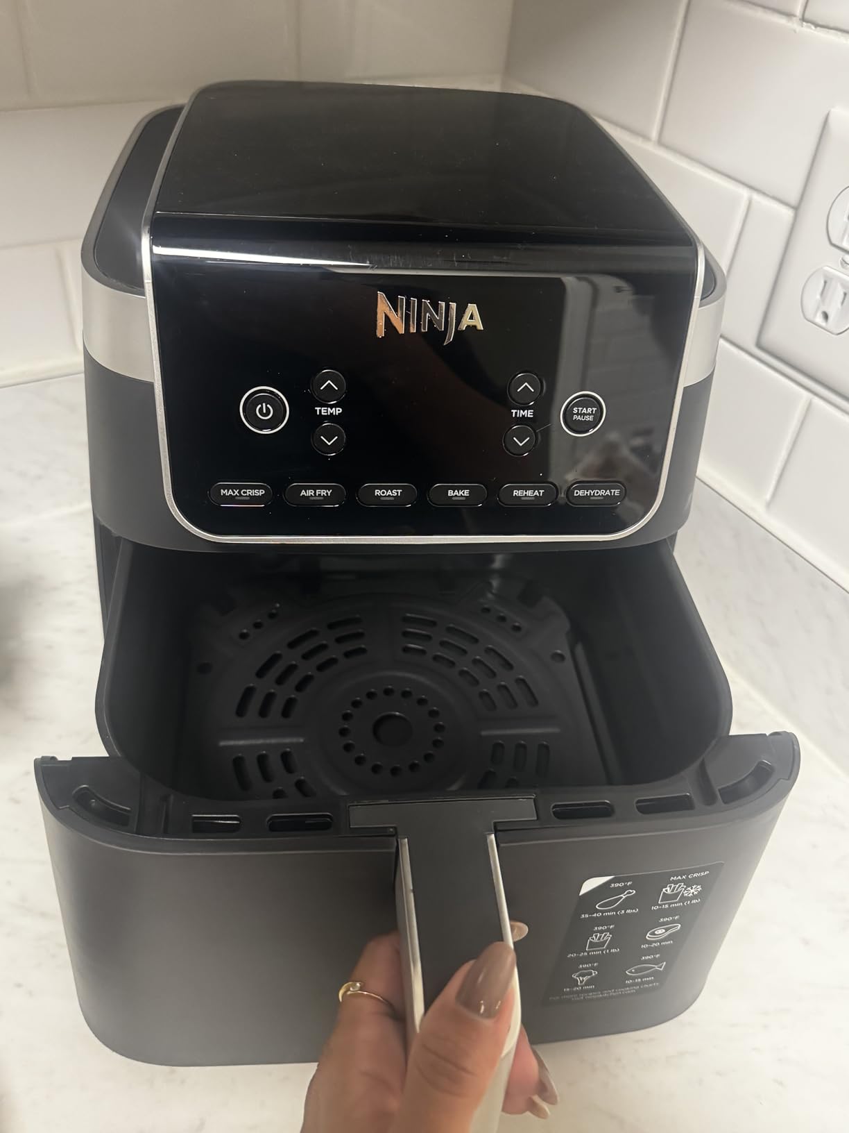 Ninja Air Fryer XL with MaxCrisp, 6.5 Qt, 6-in-1, Grey, AF181 | Max crisp, air fry, roast, bake, reheat, dehydrate, 1750W, 450F max, Fits 9 lbs wings customer photo 1