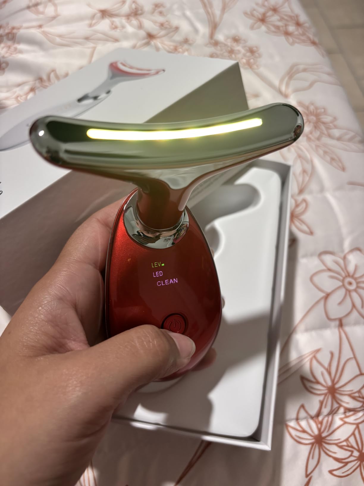 Suenohyu Red Light Therapy for Face, 7 Color LED Facial Light Therapy Wand for Skin Care at Home Blue Light Therapy Face Massager Tool for Face, Neck customer photo 2